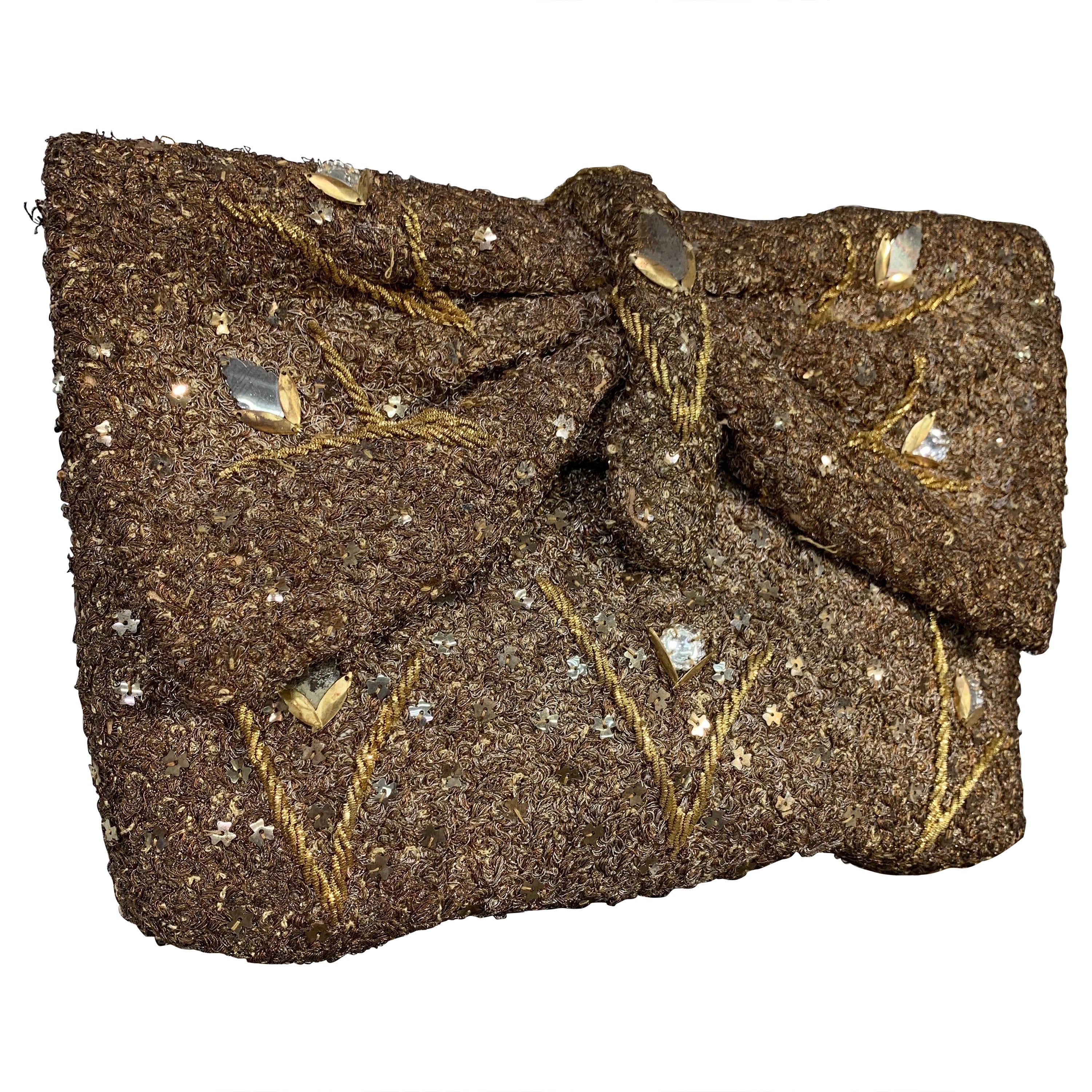 1940 Koret Butterfly Flap Boucle Gold Bullion Clutch con accenti di paillettes oro in vendita