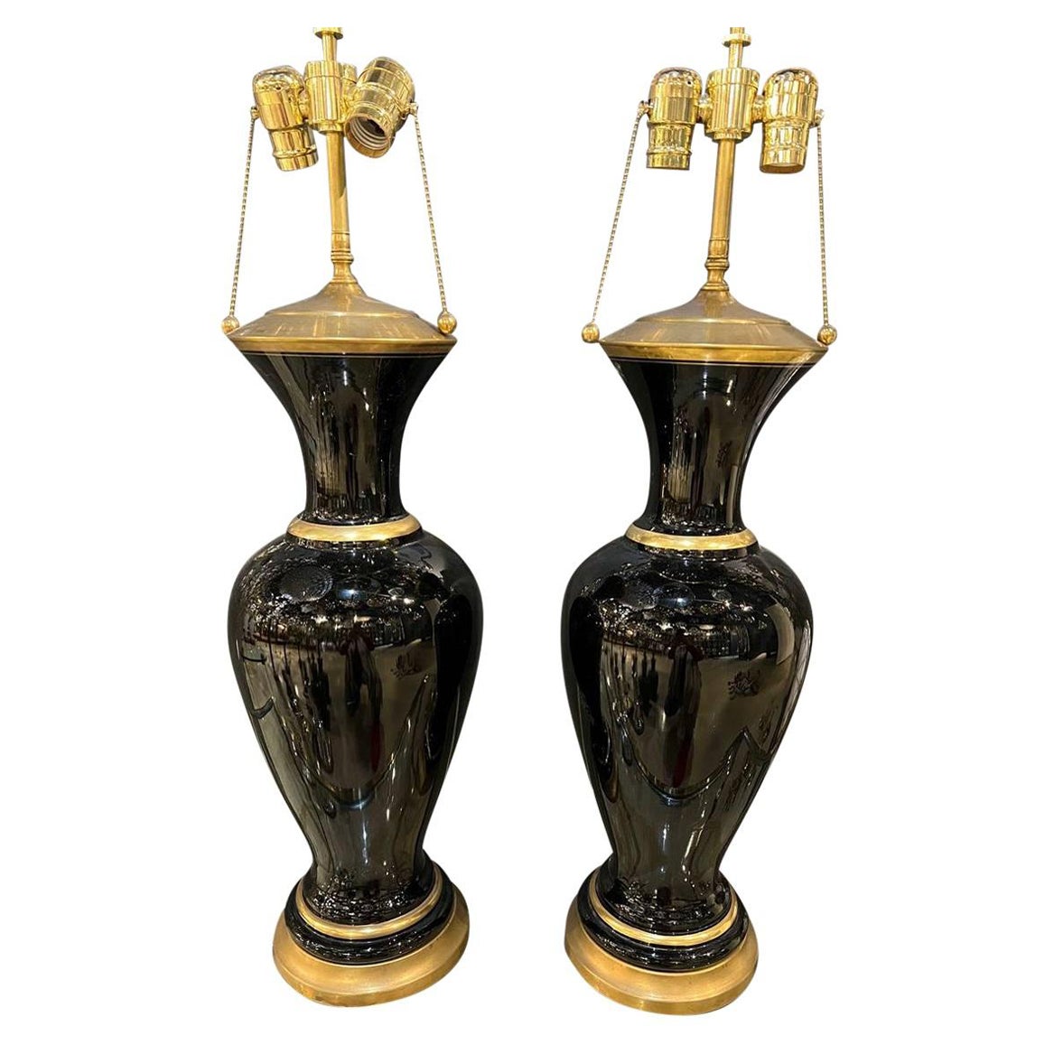 1940 Grandes lampes de table en verre opalin noir