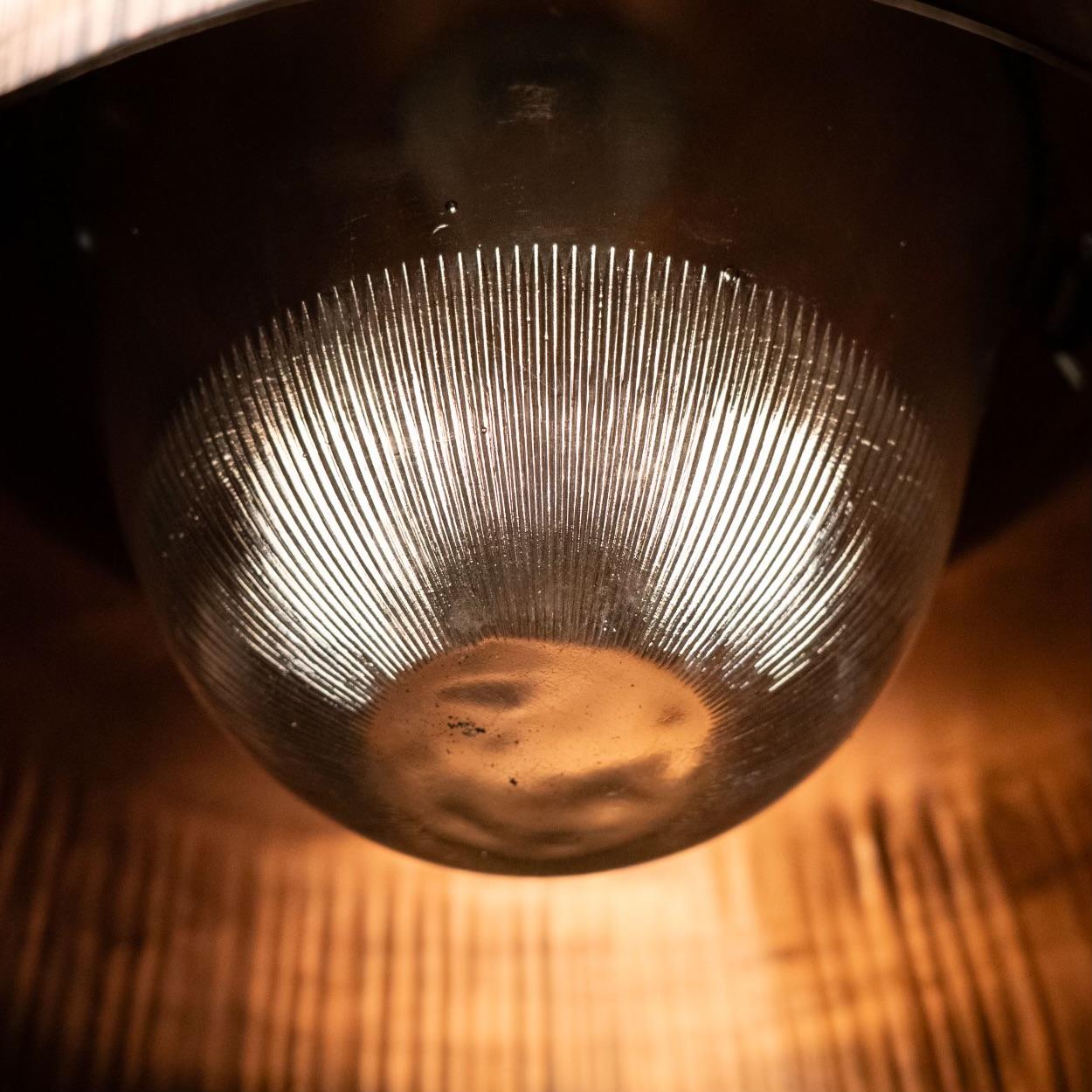 XIXe siècle 1940 grandes lampes suspendues industrielles en cuivre  en vente