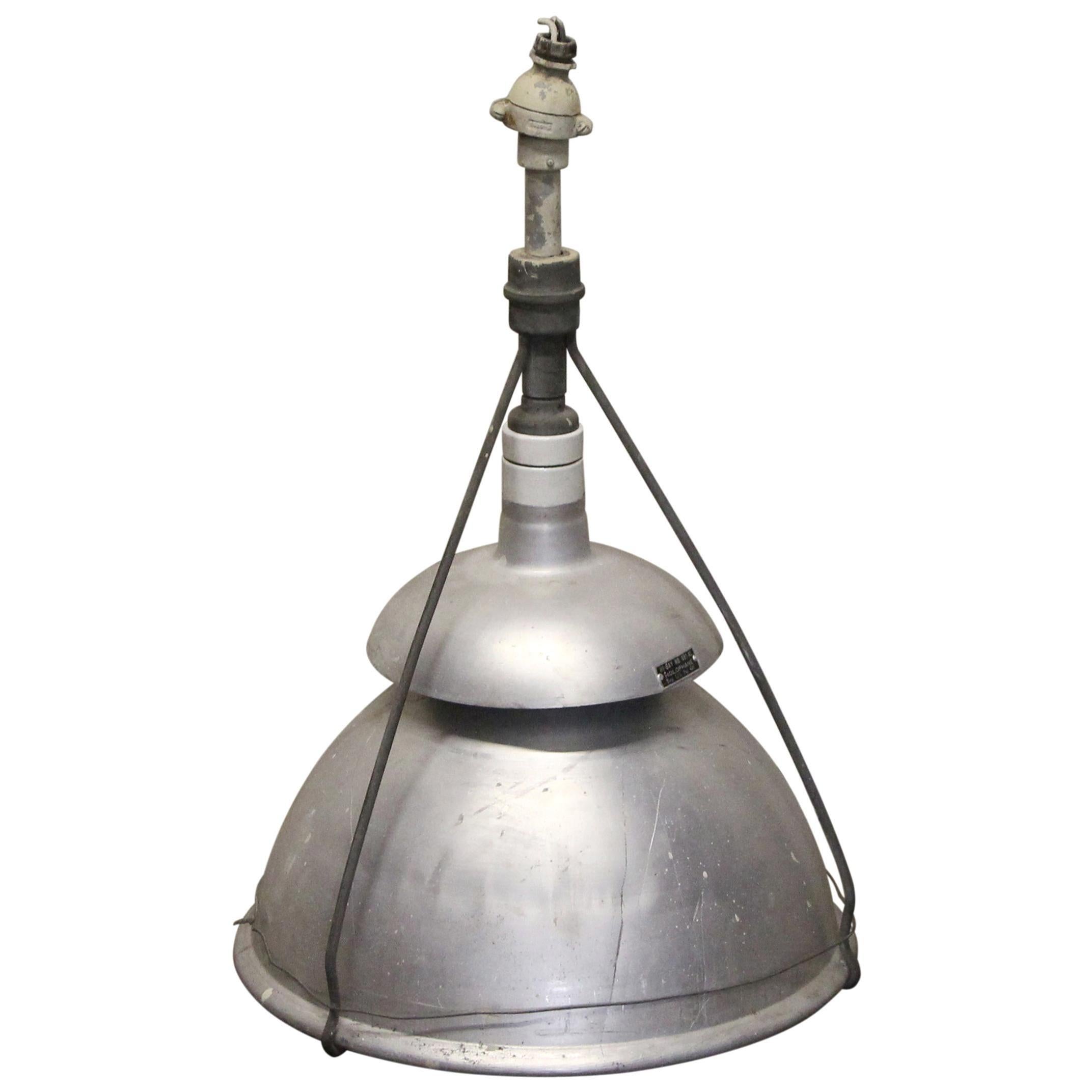 Métal Grande lampe industrielle de Holophane de 1940 en vente