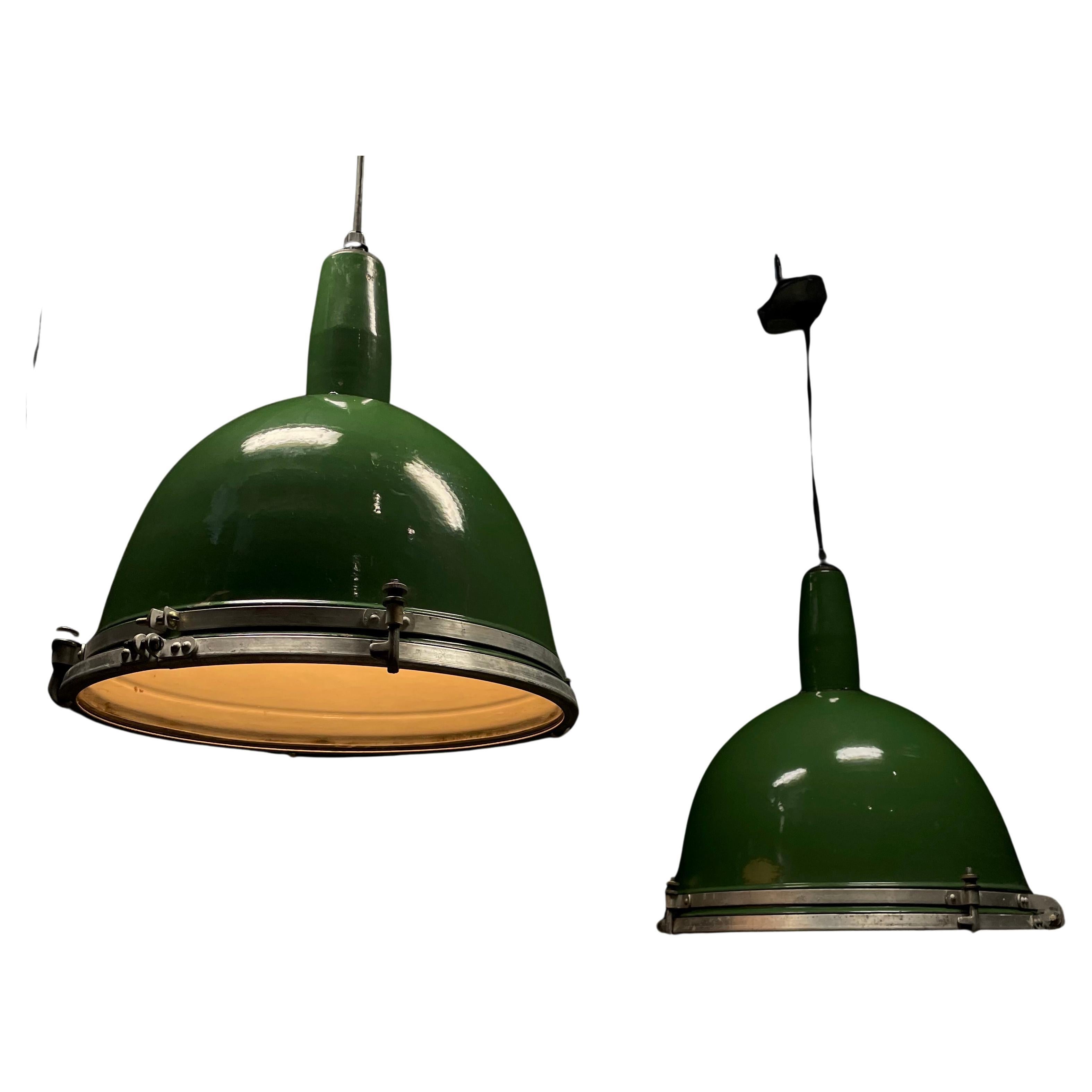 1940 grandes Lights industrielles suspendues - quantité disponible