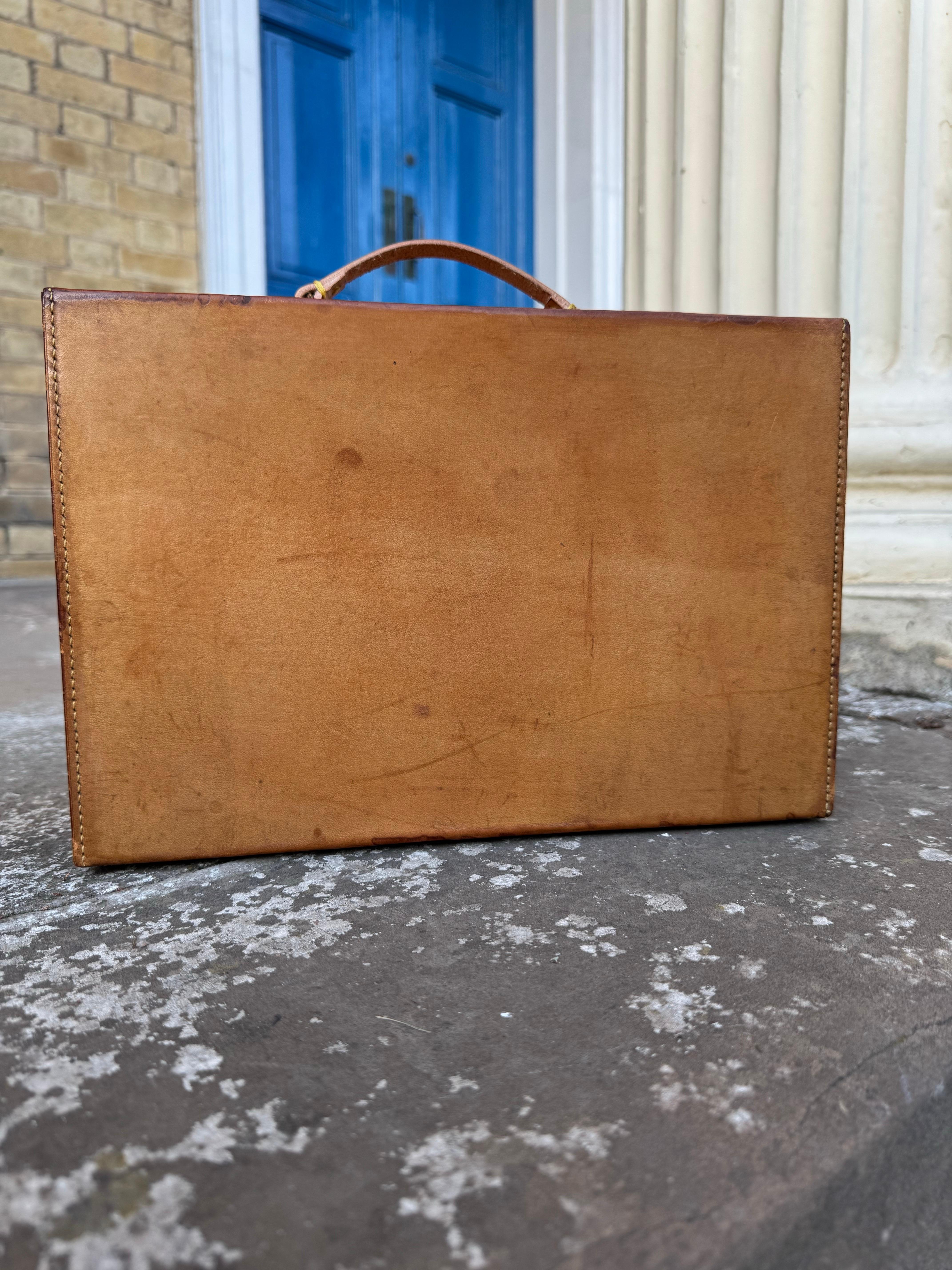 Louis Vuitton miniature en cuir de poupées, 1940 Unisexe en vente