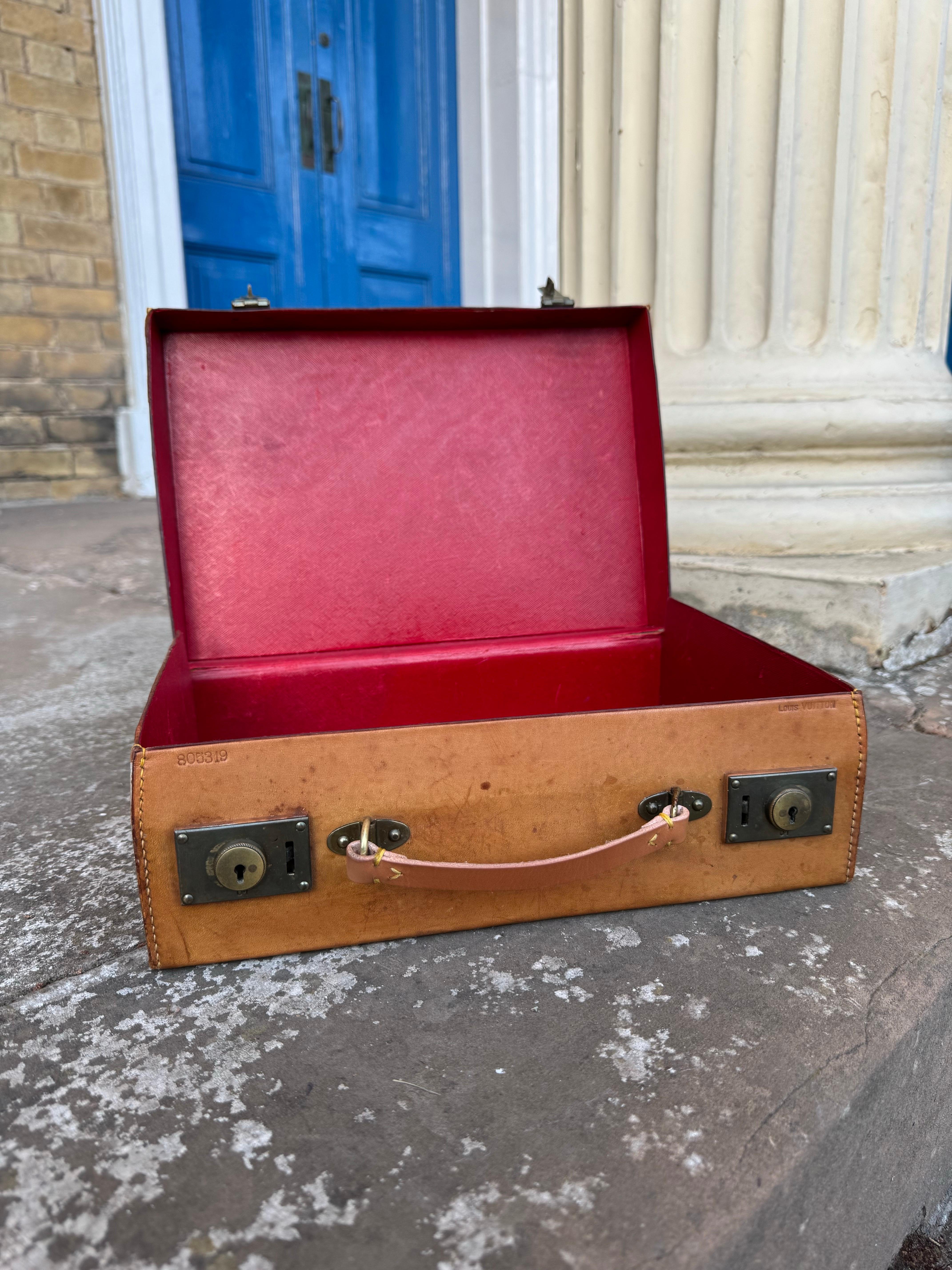 Louis Vuitton miniature en cuir de poupées, 1940 en vente 2