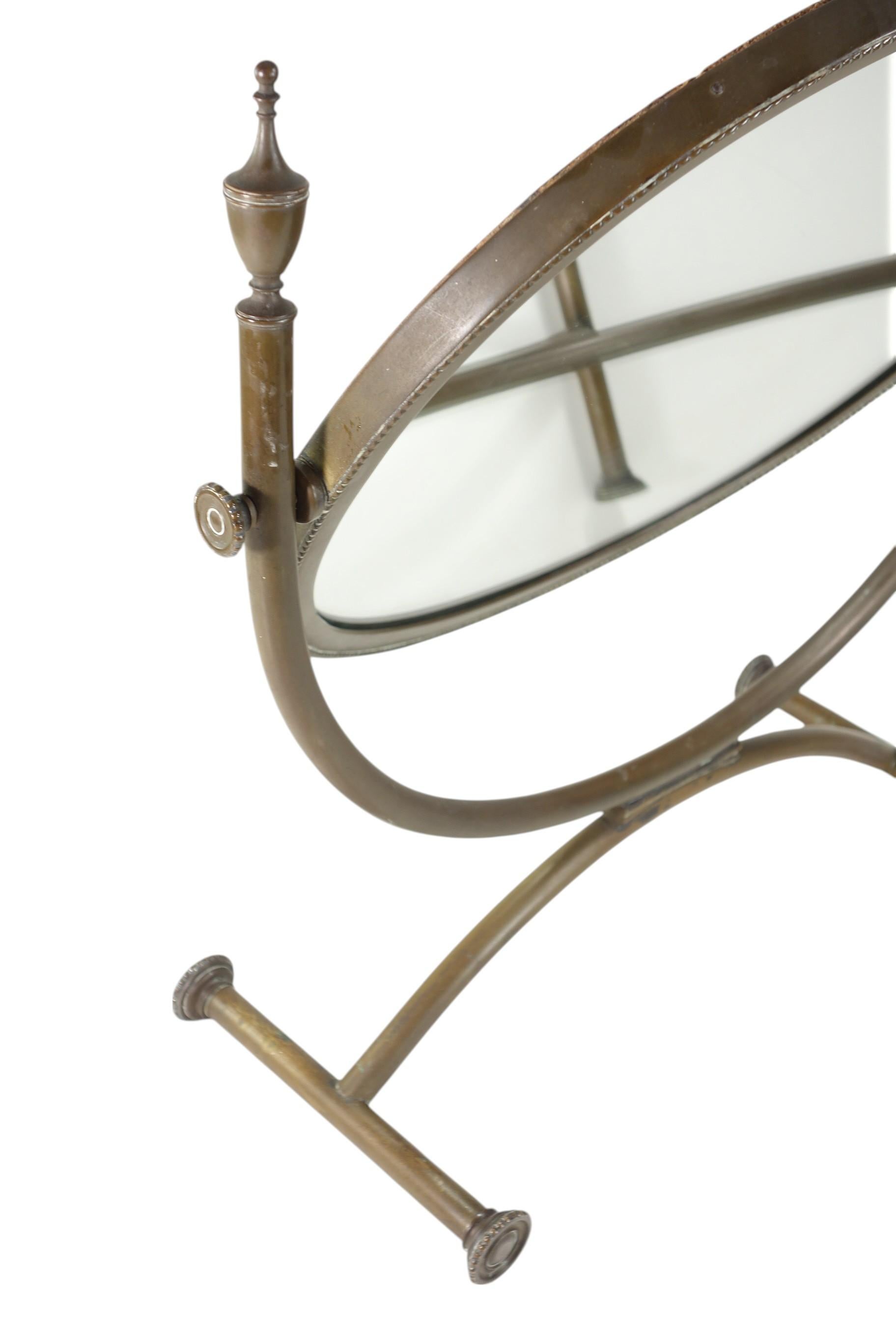 1940 Tavolo neoclassico italiano in ottone in vendita 5