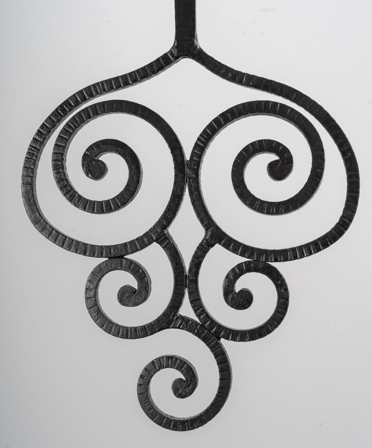 Français 1940 Paire d'appliques en fer forgé de la Maison Cheret