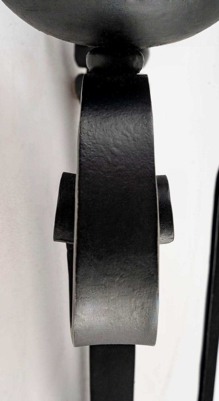 1940 Paar schmiedeeiserne Wandleuchten Maison Cheret (Messing) im Angebot