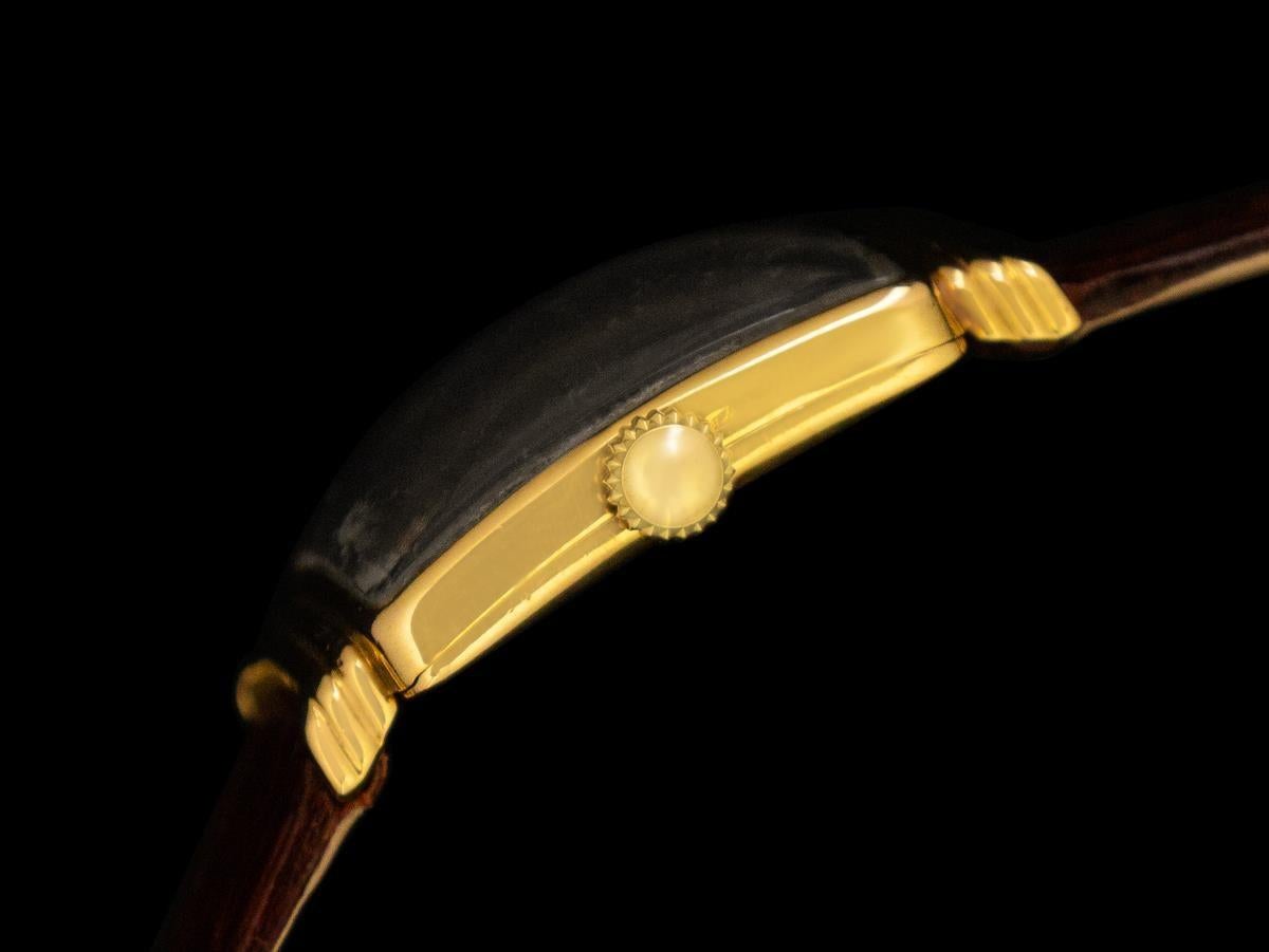 1940 Patek Philippe Vintage Herren-Kissenuhr mit gestuften Bandanstößen - 18K Gold im Zustand „Gut“ im Angebot in Suwanee, GA
