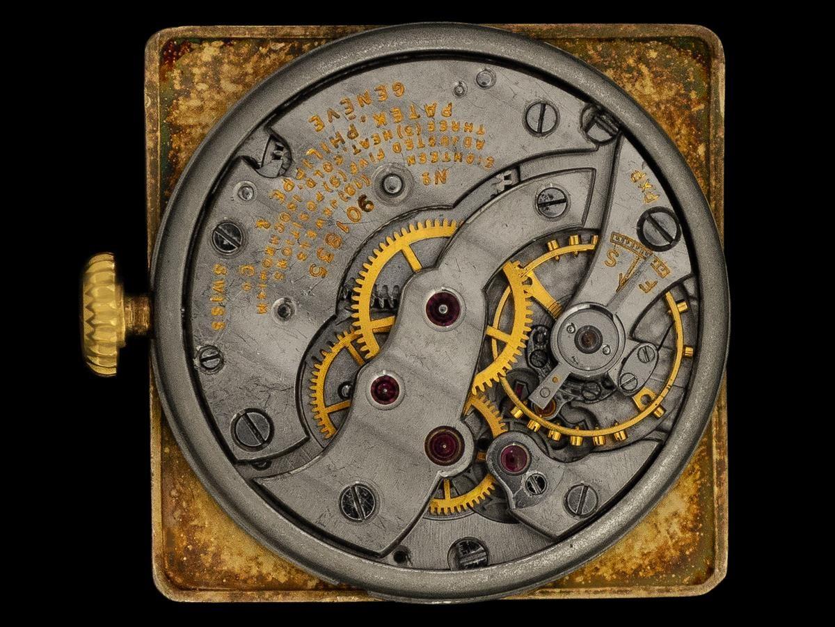 1940 Patek Philippe Vintage Herren-Kissenuhr mit gestuften Bandanstößen - 18K Gold im Angebot 3