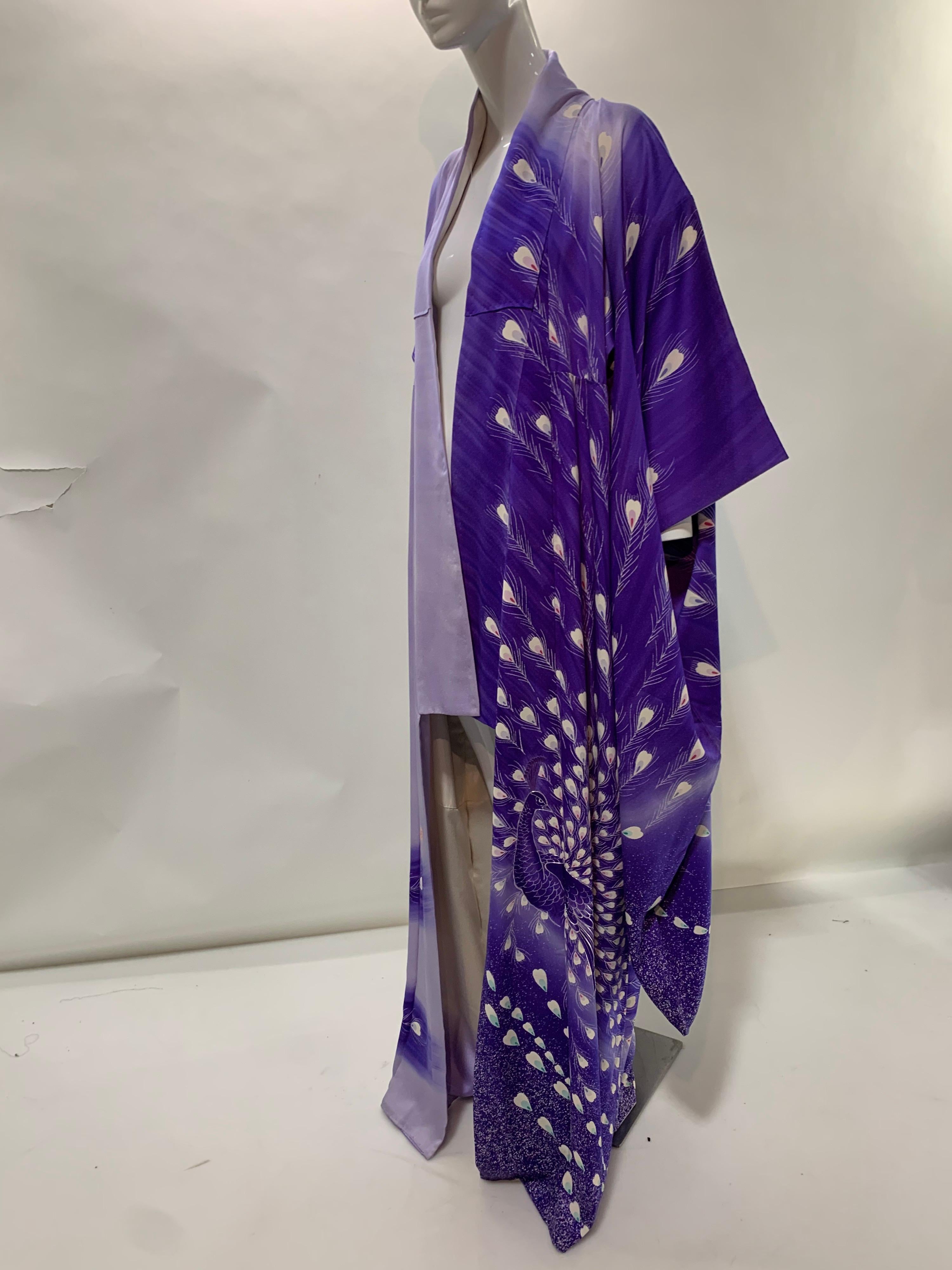 1940 Prístino Kimono de Seda Ombré Morado con Dramático Motivo de Pavo Real Pintado a Mano 6