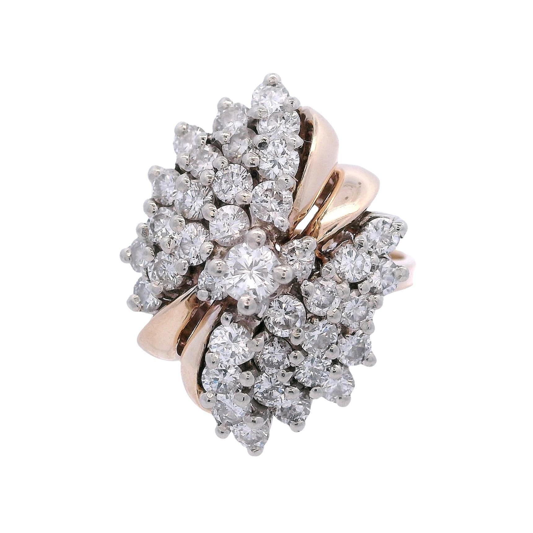 Rétro 1940 Retro Bague cocktail en or 14kt à deux tons avec 2.02 cts en diamants en vente