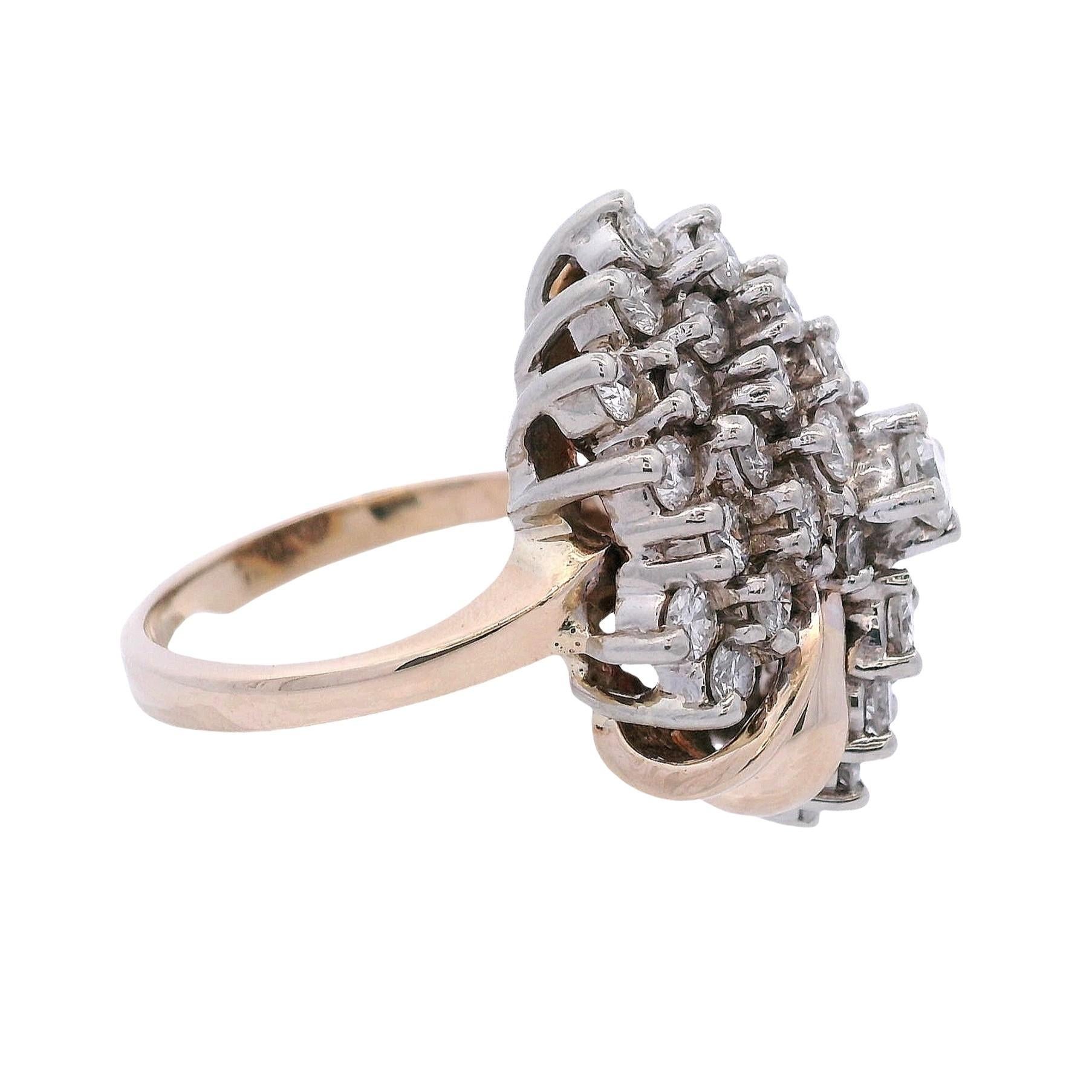 Taille brillant 1940 Retro Bague cocktail en or 14kt à deux tons avec 2.02 cts en diamants en vente