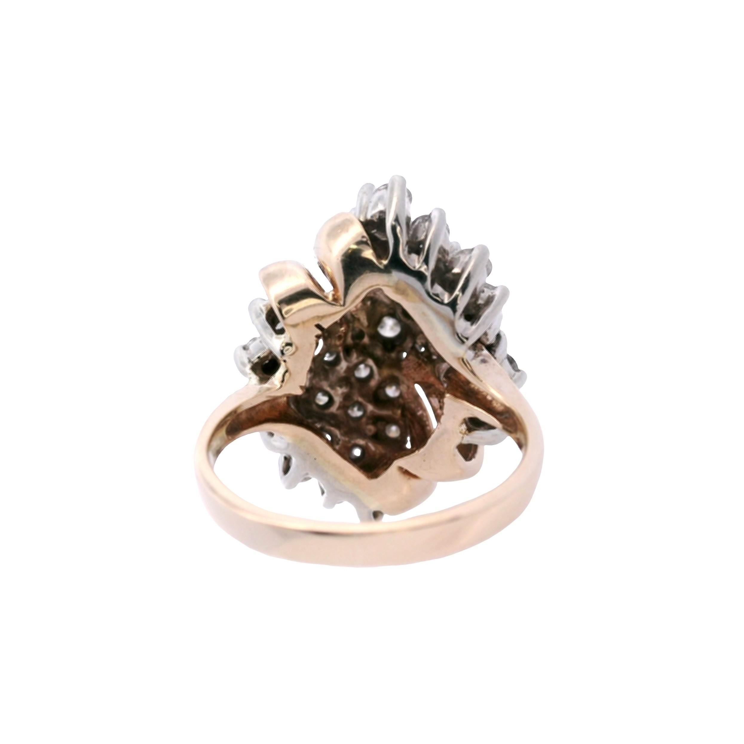 1940 Retro Bague cocktail en or 14kt à deux tons avec 2.02 cts en diamants en vente 2