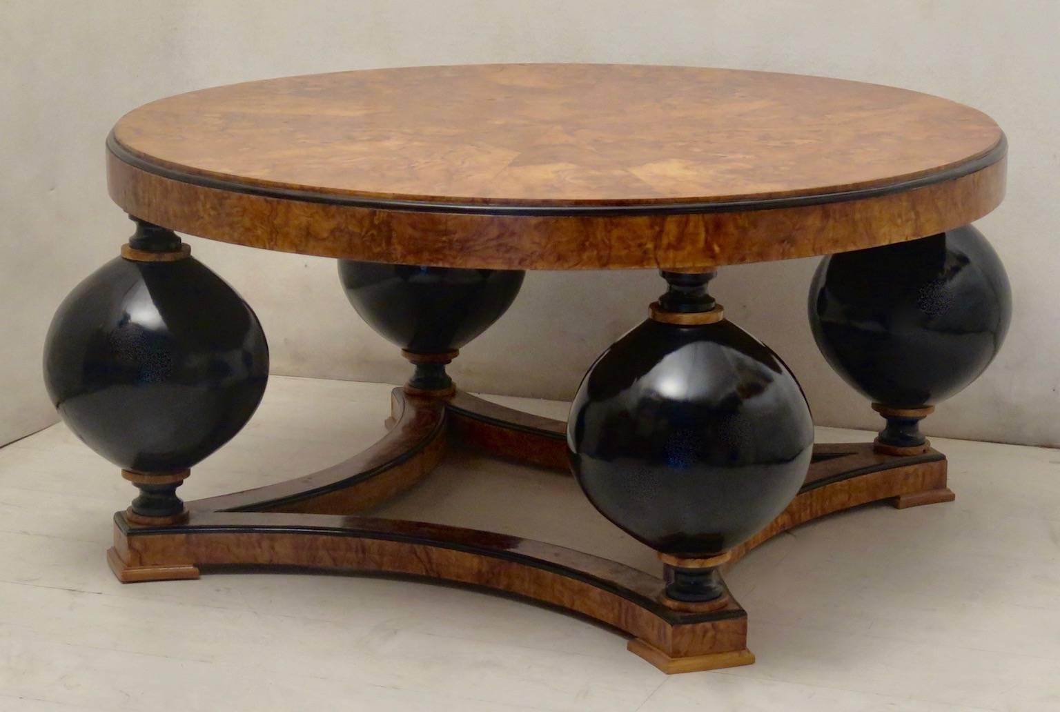Art Deco Round Ash Wood Italian Sofa Table, 1940 In Excellent Condition In Rome, IT