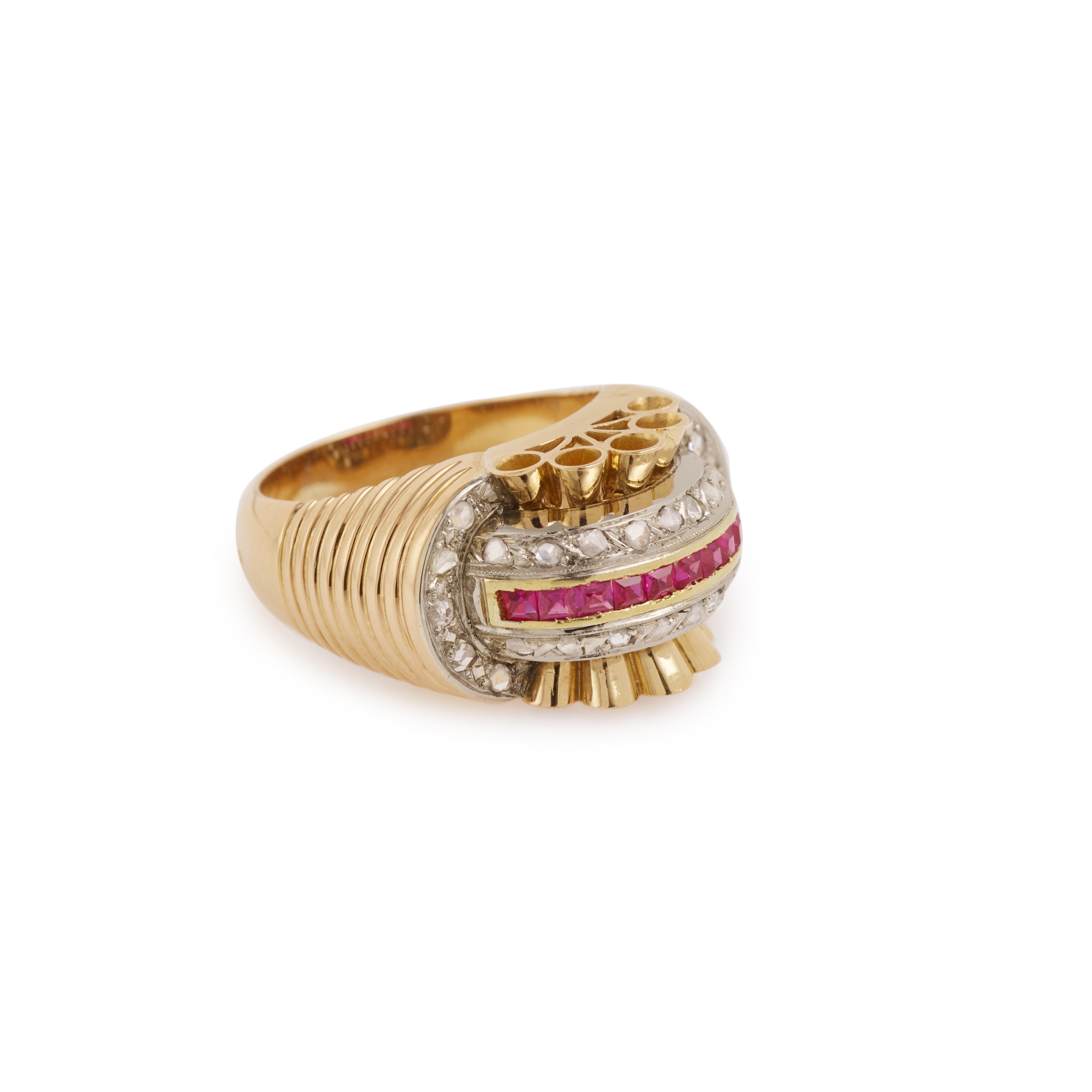 Lovely 1940's Pont ring in rose gold and platinum paved with diamonds and synthetic rubies (characteristic of this period).

Total weight of synthetic rubies: 0.11 carats.

Total diamond weight: approximately 0.30 carats

Finger size: 55 (US size: