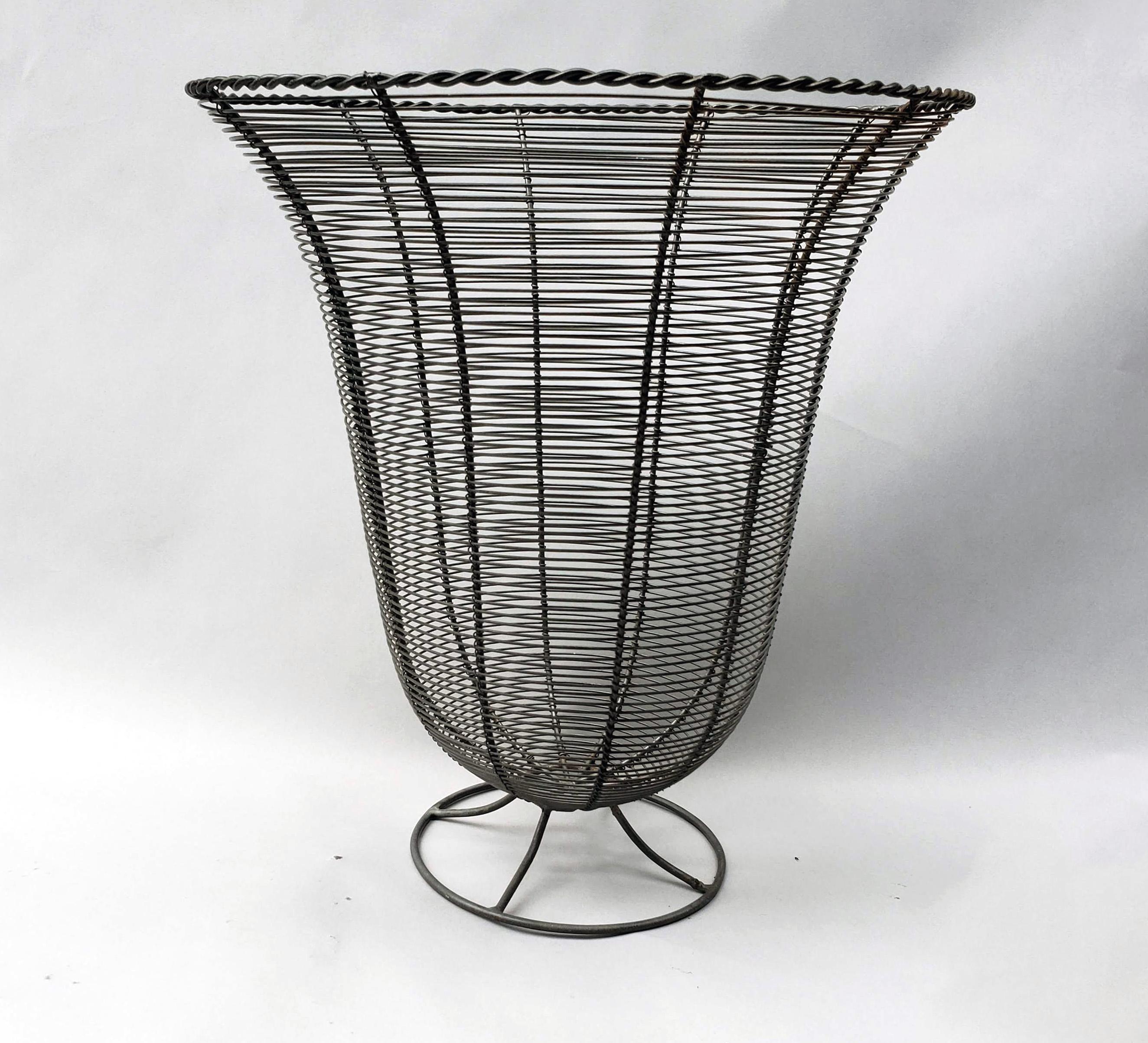 Midcentury 1940s American Wire Waste Basket For Sale 4