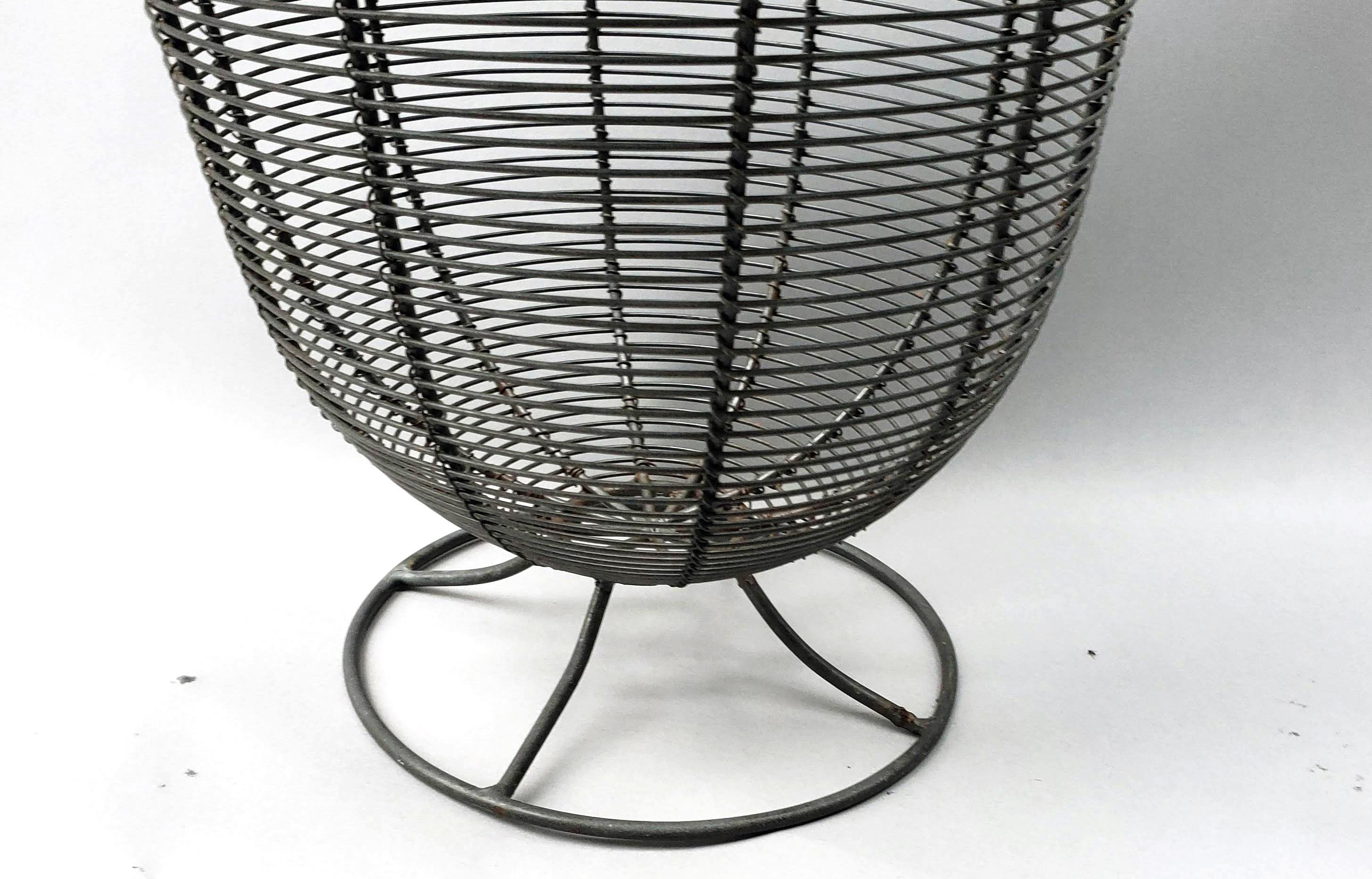 Midcentury 1940s American Wire Waste Basket For Sale 3