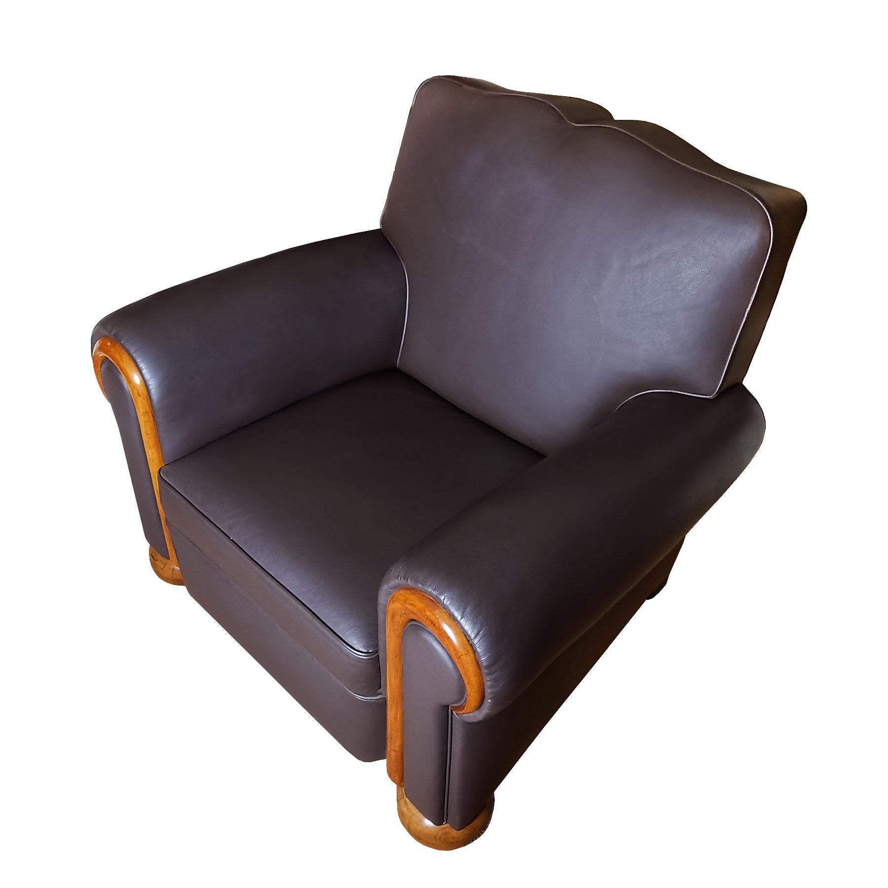 Big Mid-Century Modern Club Armchair, Wood and Chocolate Leather - Belgium For Sale 1