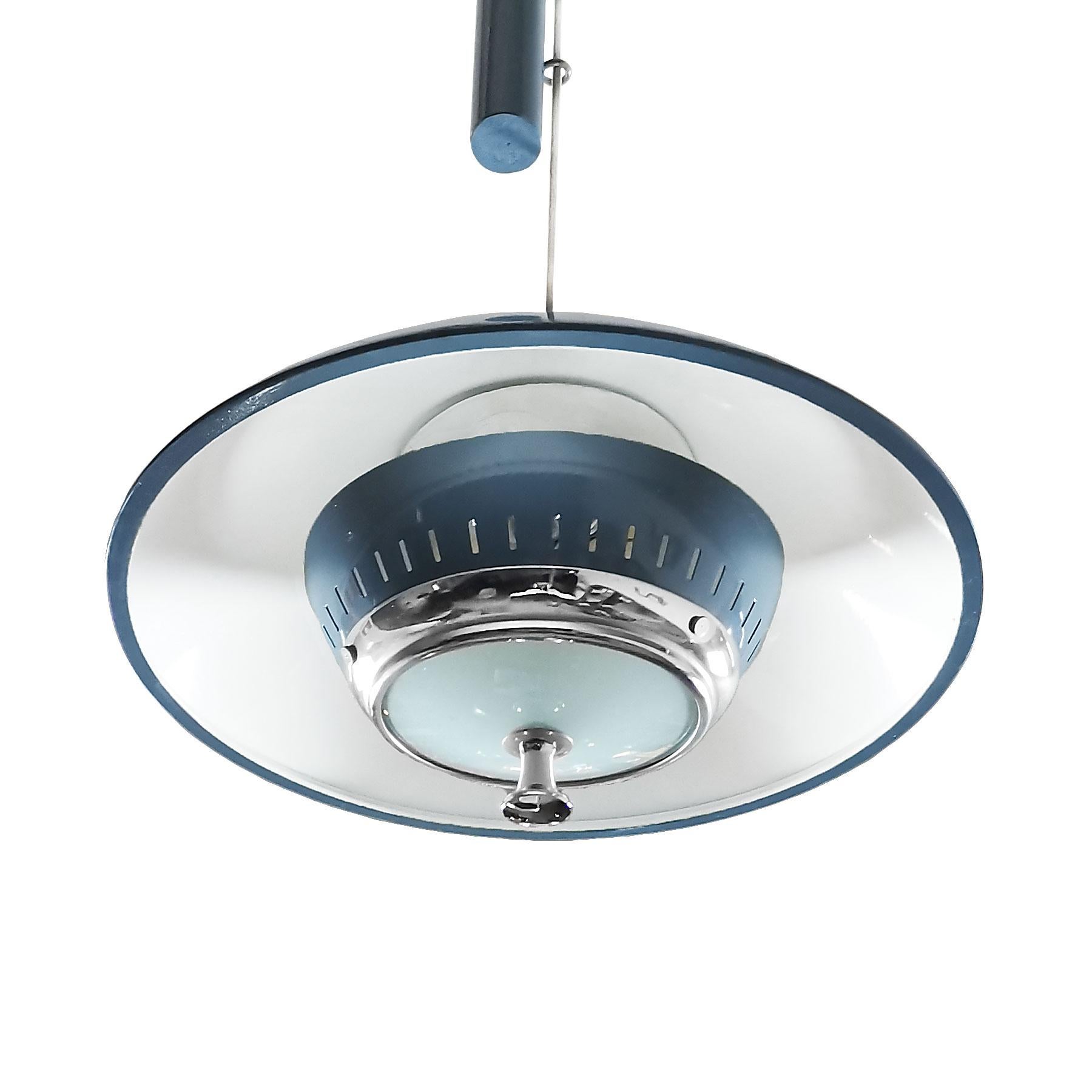 Ceiling lamp with counterweight system, blue lacquered sheet metal, nickel-plated metal and satiny glass.
Italy, circa 1940.

Max. height 147 cm
Min. height 107 cm