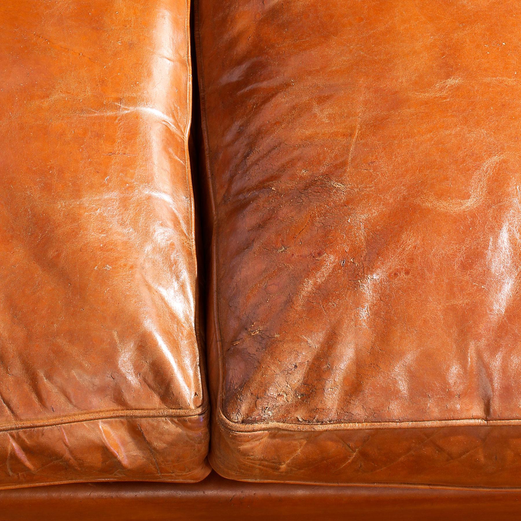 Sofá moderno de mediados de siglo estilo Chesterfield, tapicería original - Francia en venta 2