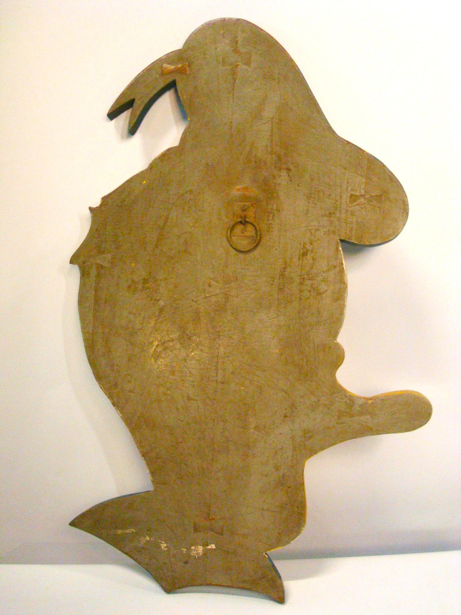 Cartello in legno intagliato a mano di Paperino del 1940 in vendita 1