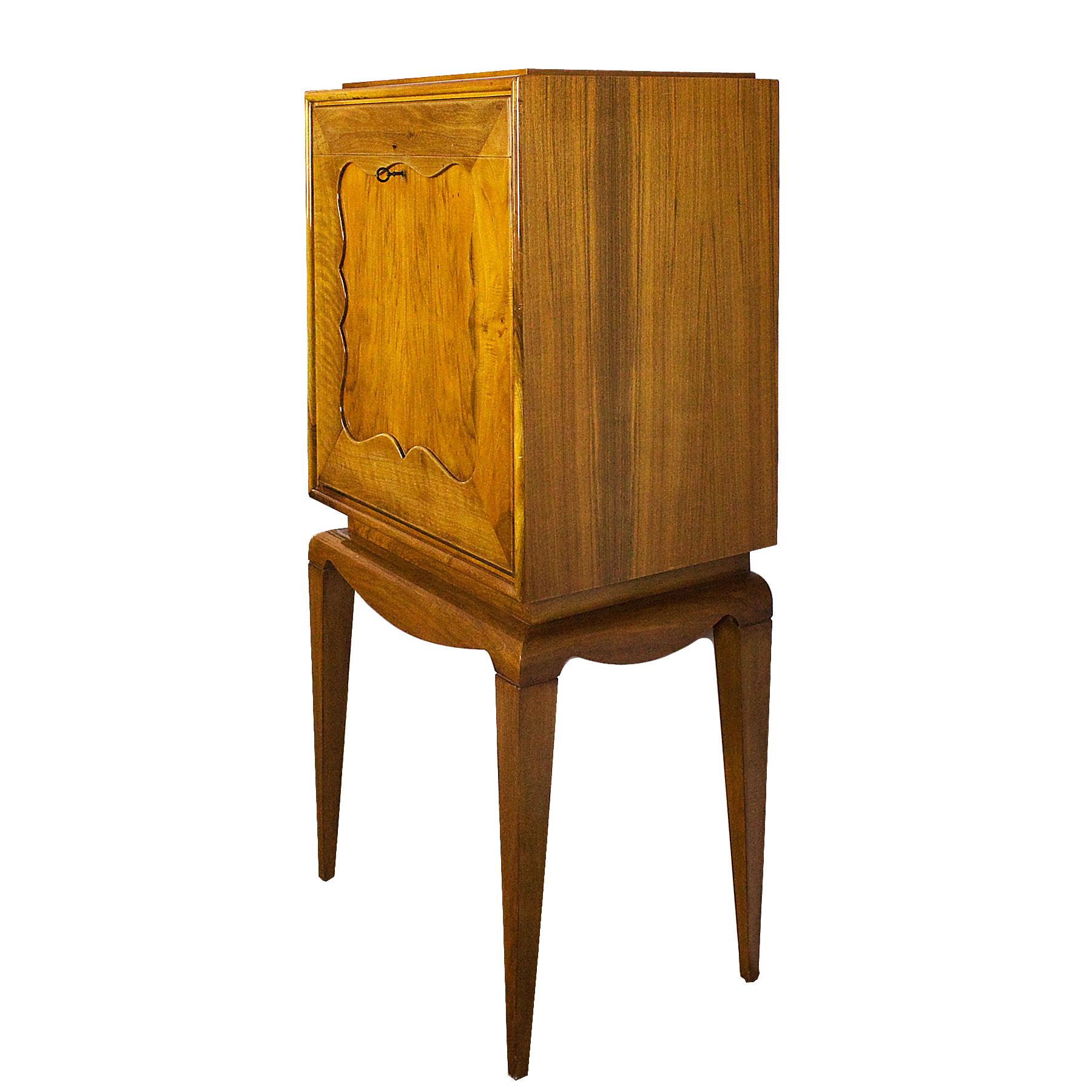 Walnut secretaire cabinet with a flap door and a secret drawer, French polish.

France, circa 1940.