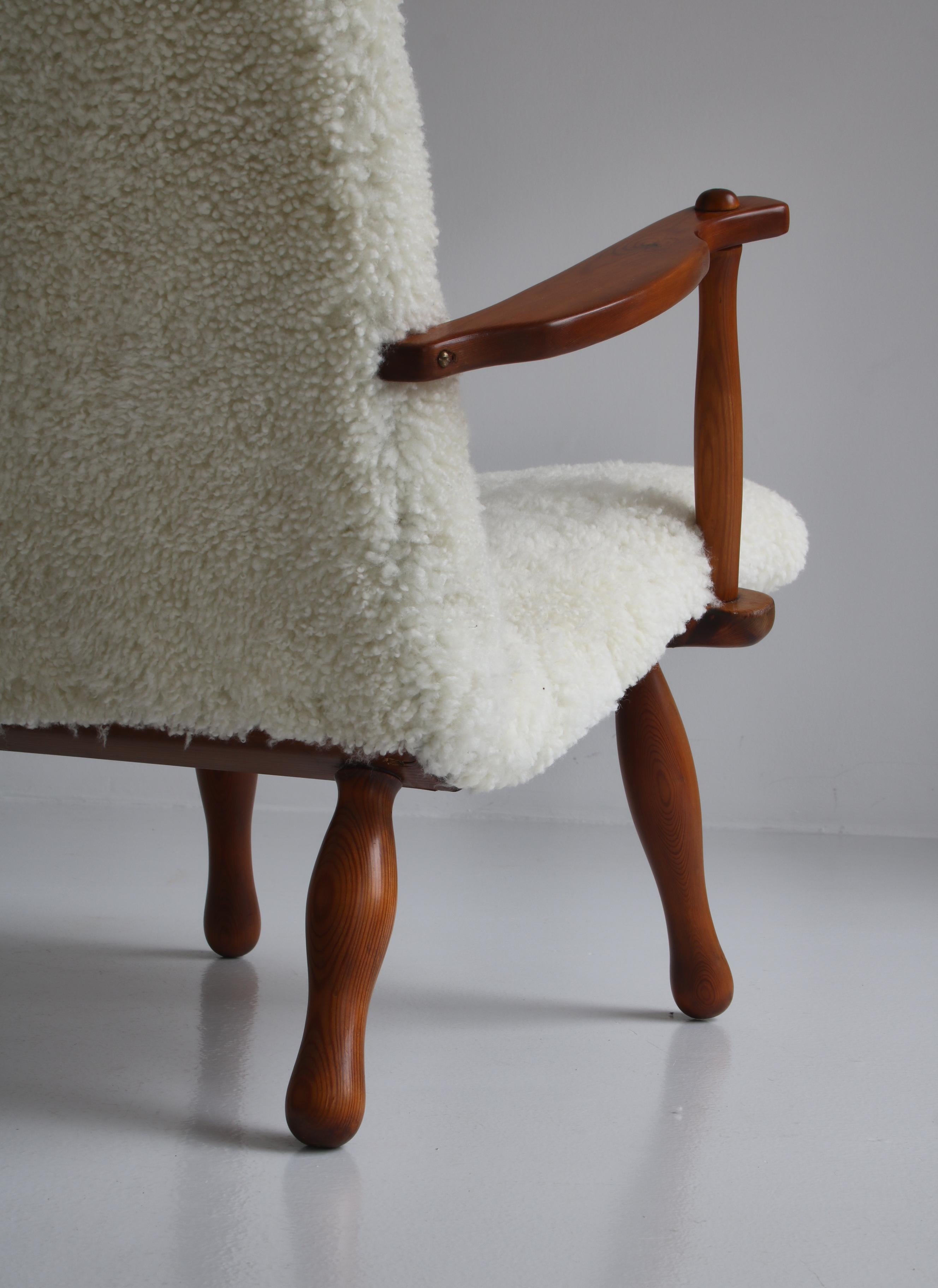 1940´s Set of Pinewood & Sheepskin Lounge Chairs by Swedish Cabinetmaker For Sale 8