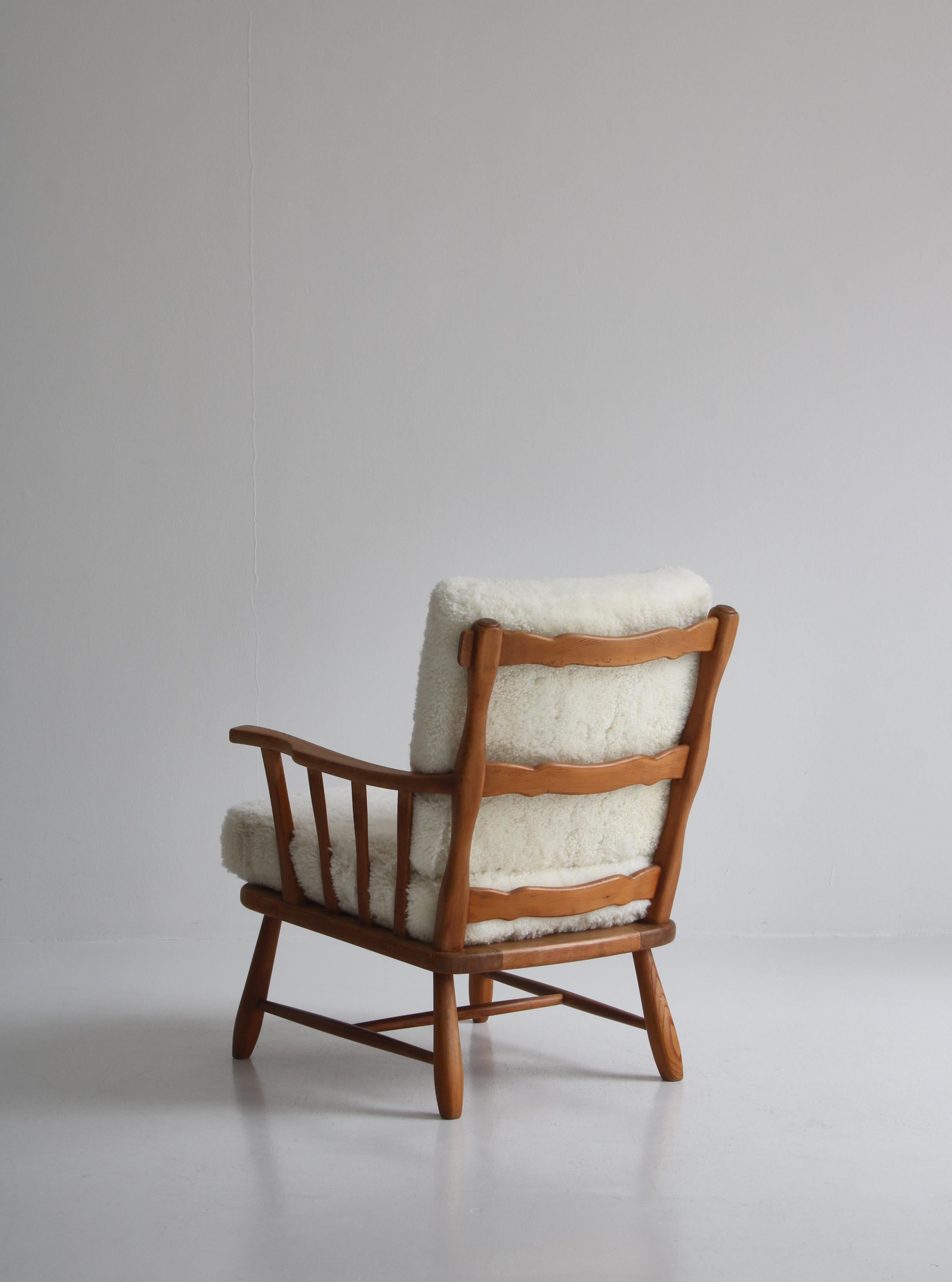 Scandinavian Modern 1940´s Set of Pinewood & Sheepskin Lounge Chairs by Swedish Cabinetmaker For Sale