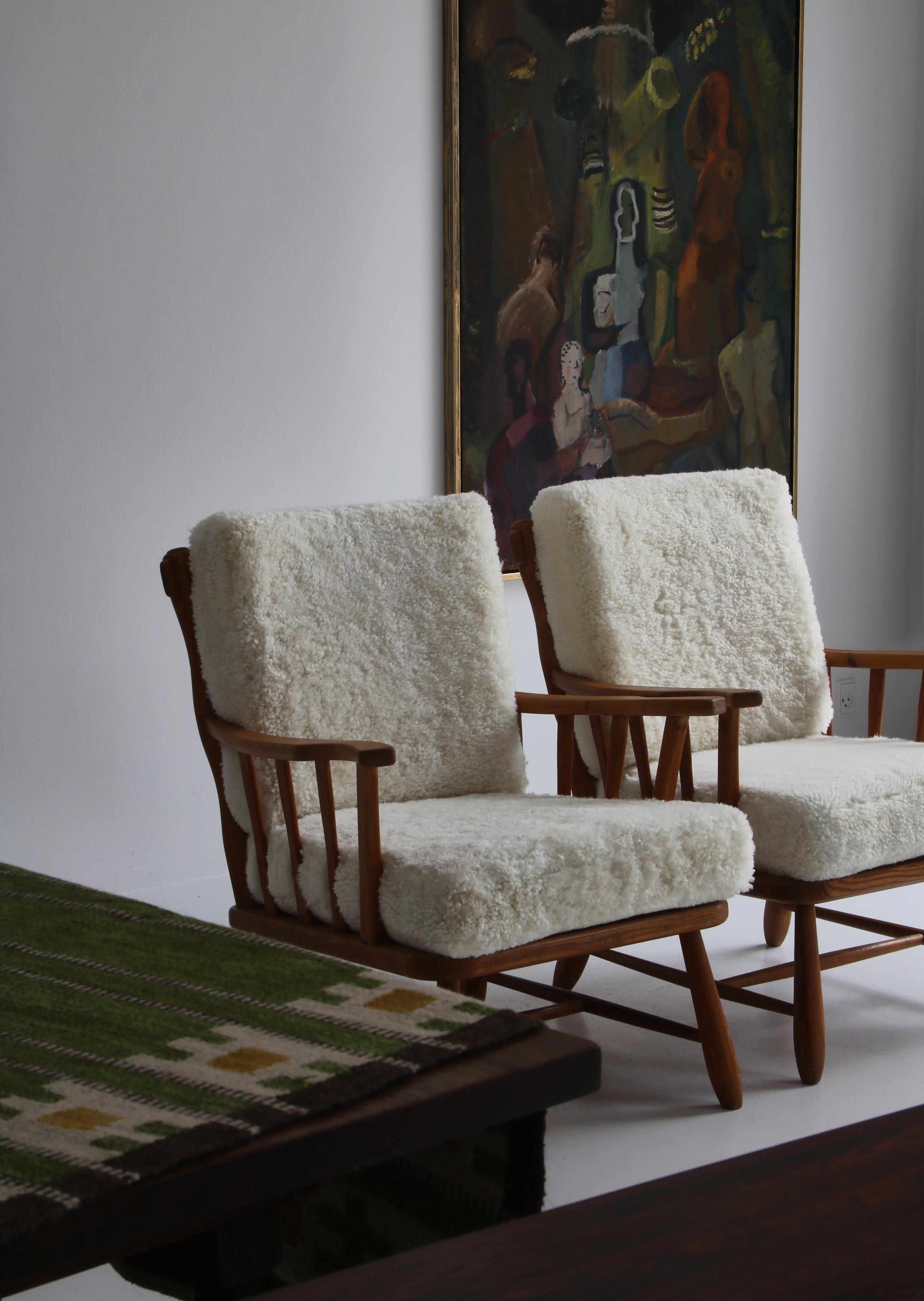 1940´s Set of Pinewood & Sheepskin Lounge Chairs by Swedish Cabinetmaker In Fair Condition For Sale In Odense, DK