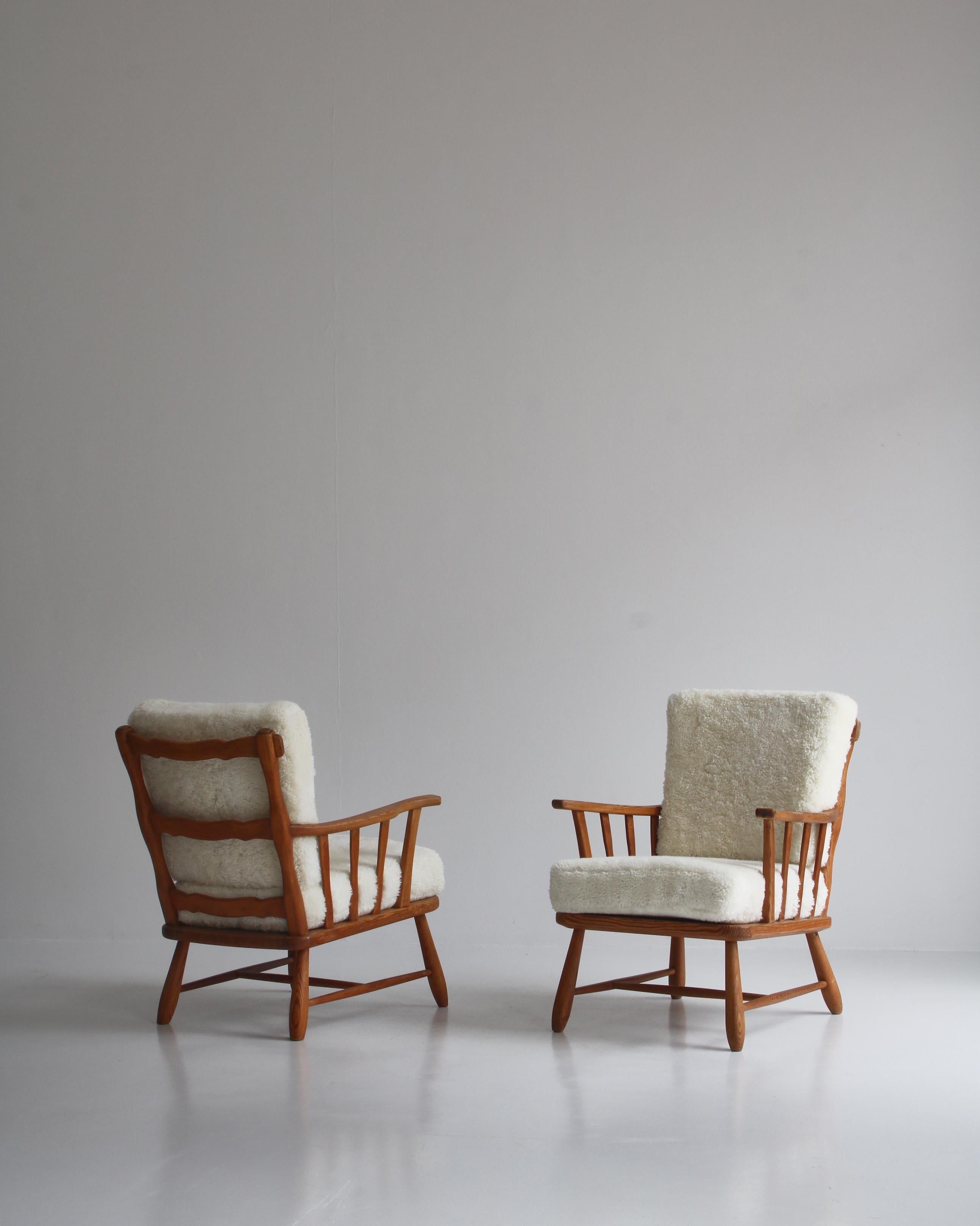 1940´s Set of Pinewood & Sheepskin Lounge Chairs by Swedish Cabinetmaker For Sale 2