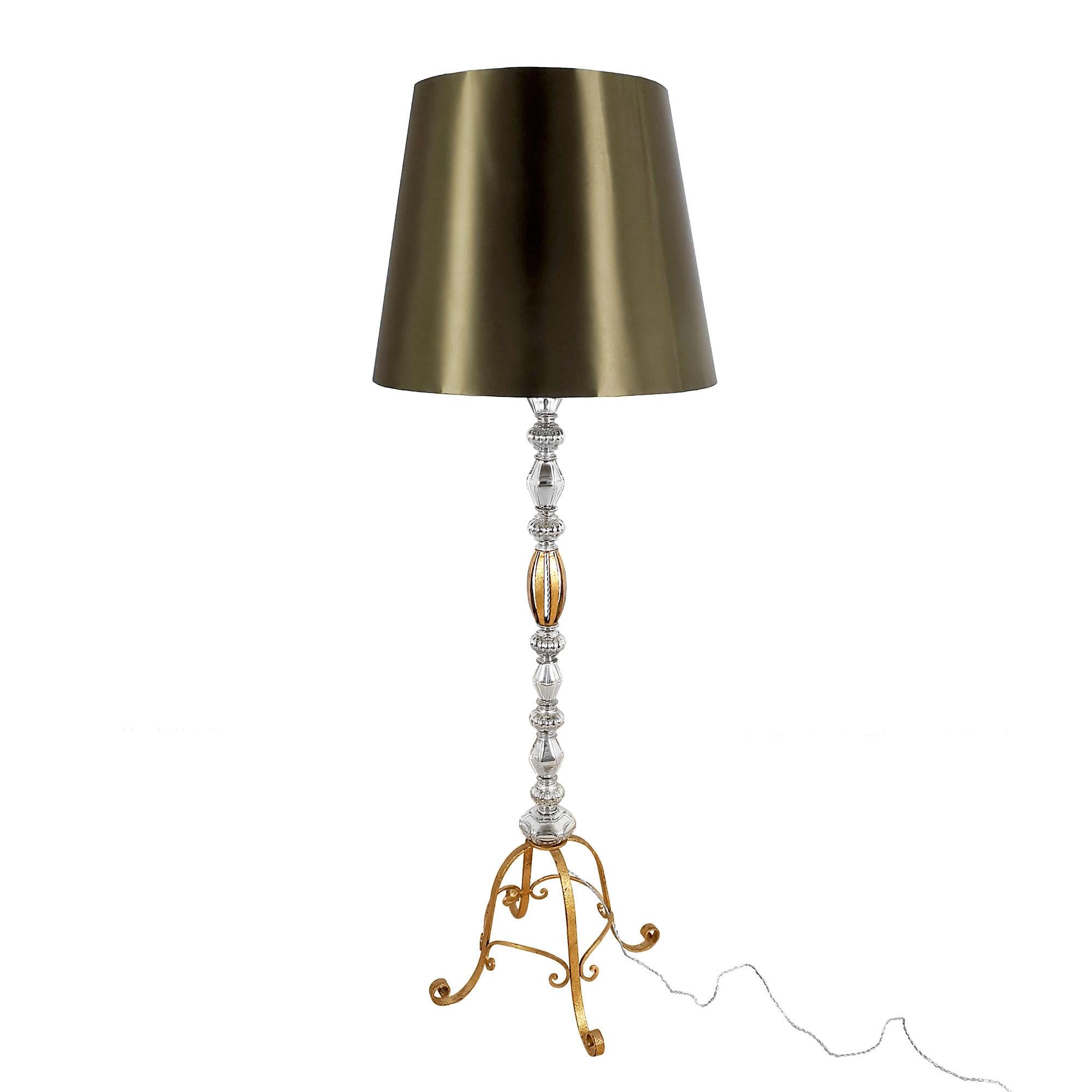 High quality standing lamp with a golden wrought iron structure and eleven pieces of silvered blown glass. Brass double lightning system and diffuser for the lampshade, three bayonet bulbs.
France c. 1940

Measurements:
Base: 39 x 39 cm.