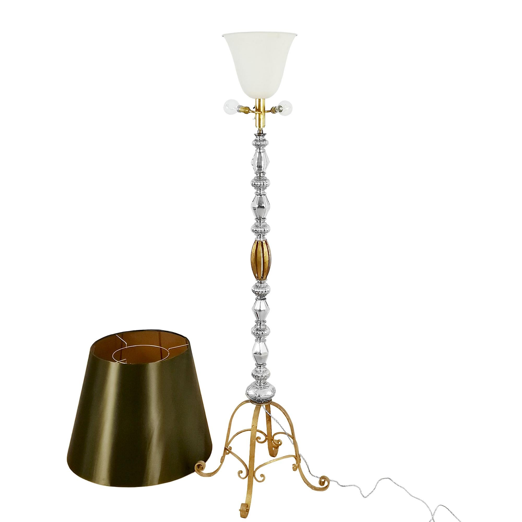 Mid-Century Modern Standing Lamp in Wrought Iron, Blown Glass, Brass - France  For Sale 1
