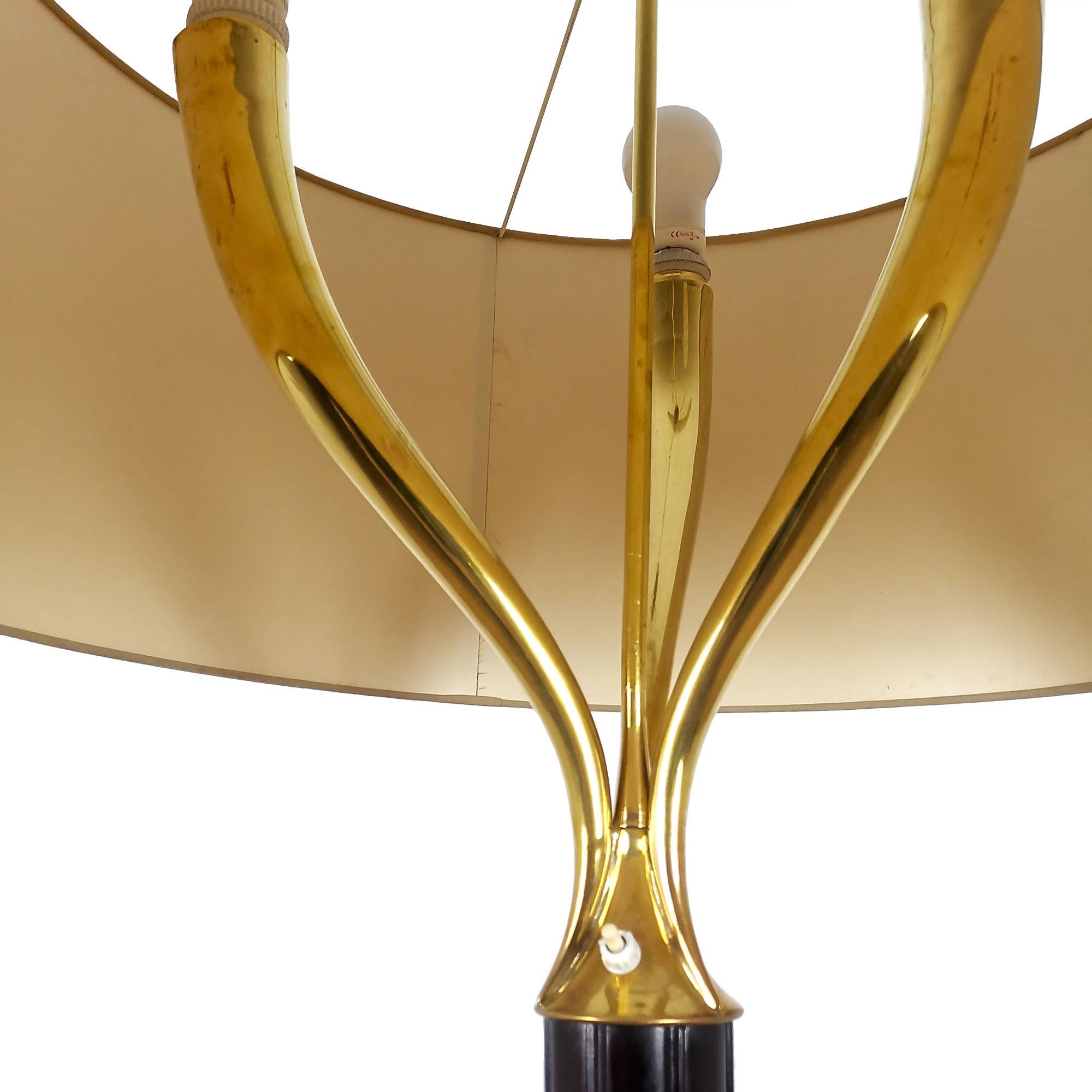 Mid-Century Modern Lampe sur pied de style mi-siècle moderne, 3 branches éclairées et abat-jour en satin - Italie en vente
