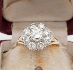 1940 Sensational 2.50 Carat Diamond G VVS/VS Daisy Cluster Ring 18 Karat