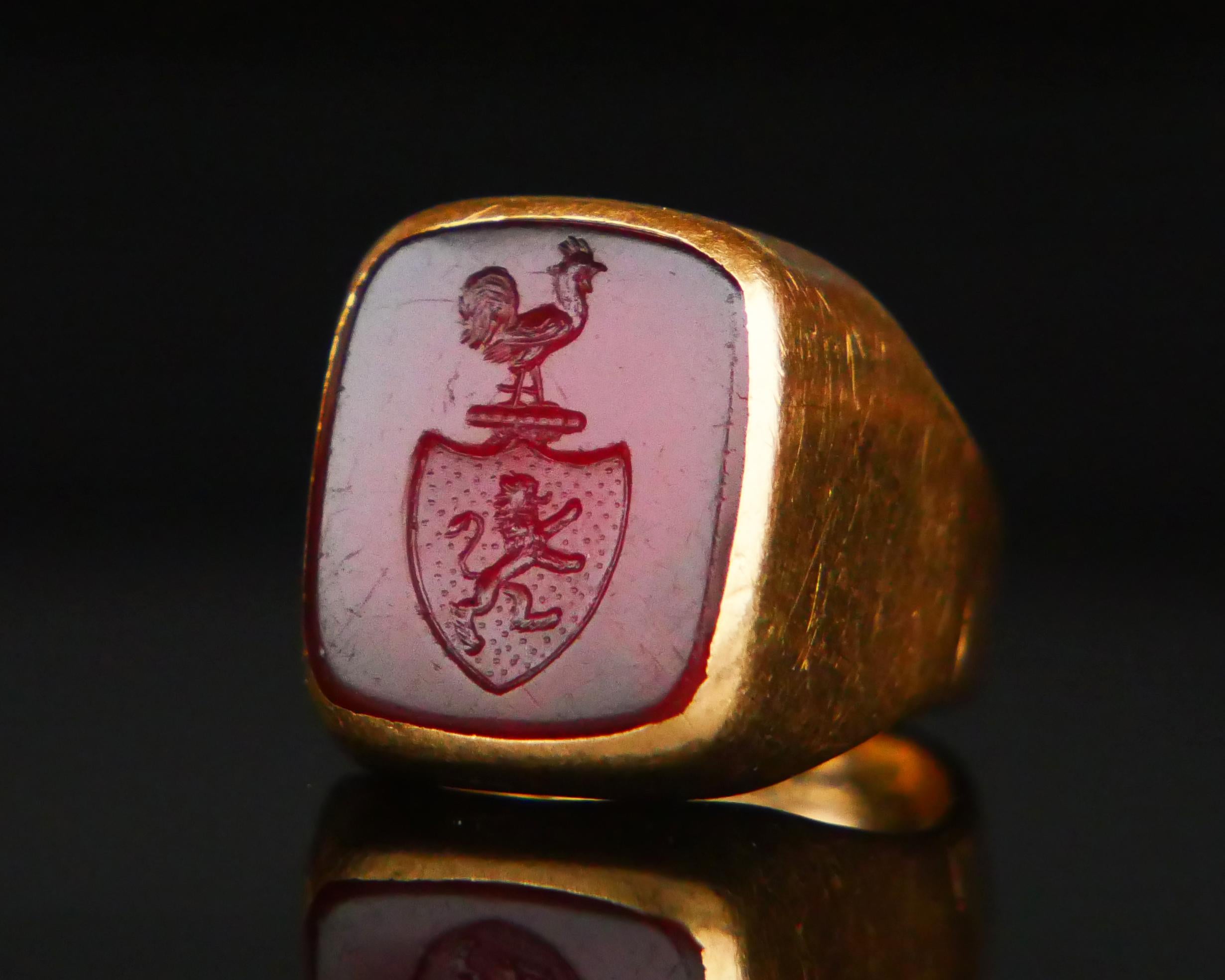 Square Cut 1940 Signet Ring Leopard Intaglio Red Onyx solid 18K Gold ØUS4.5 / 7.2gr For Sale