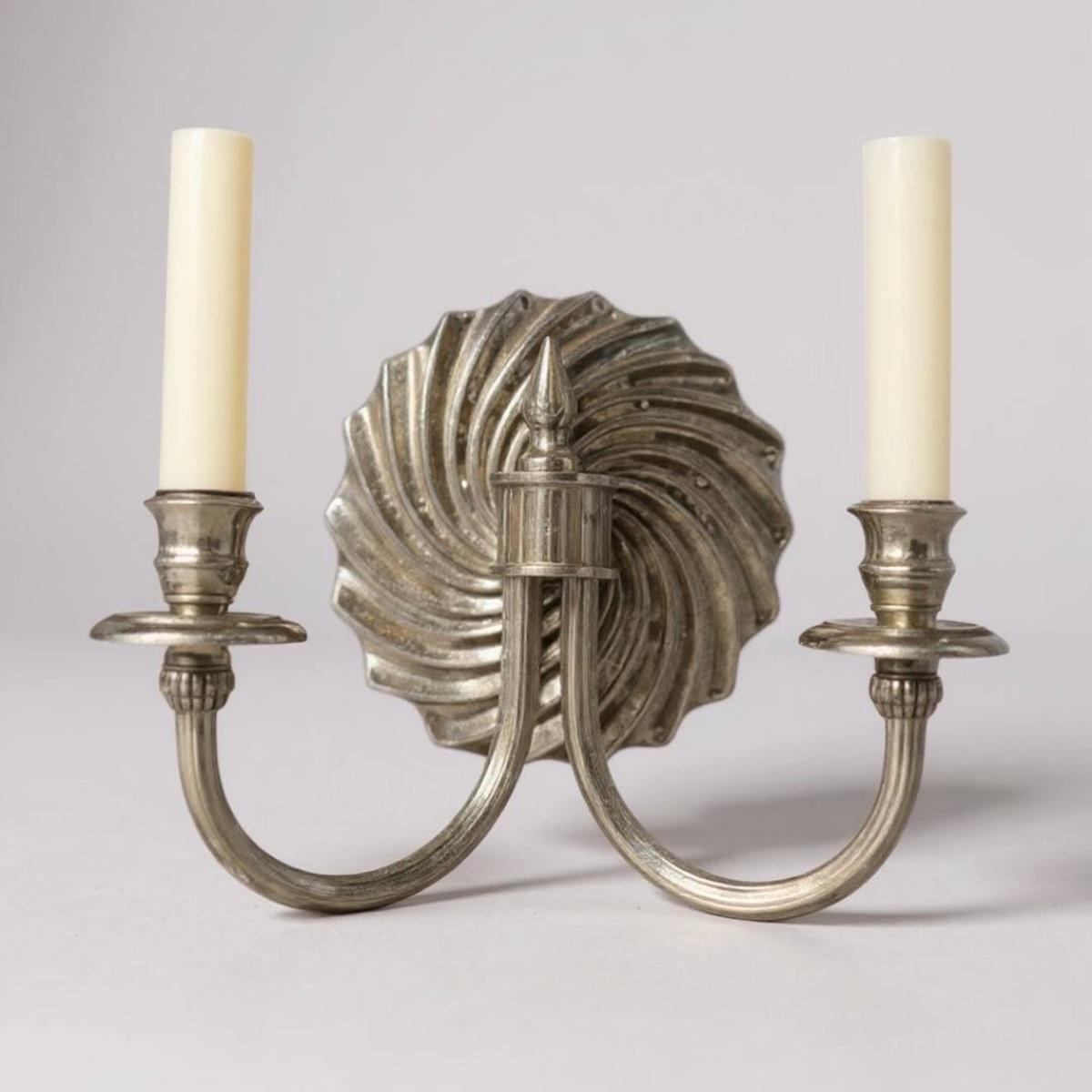 Coppia di appliques francesi placcate in argento in vendita 1