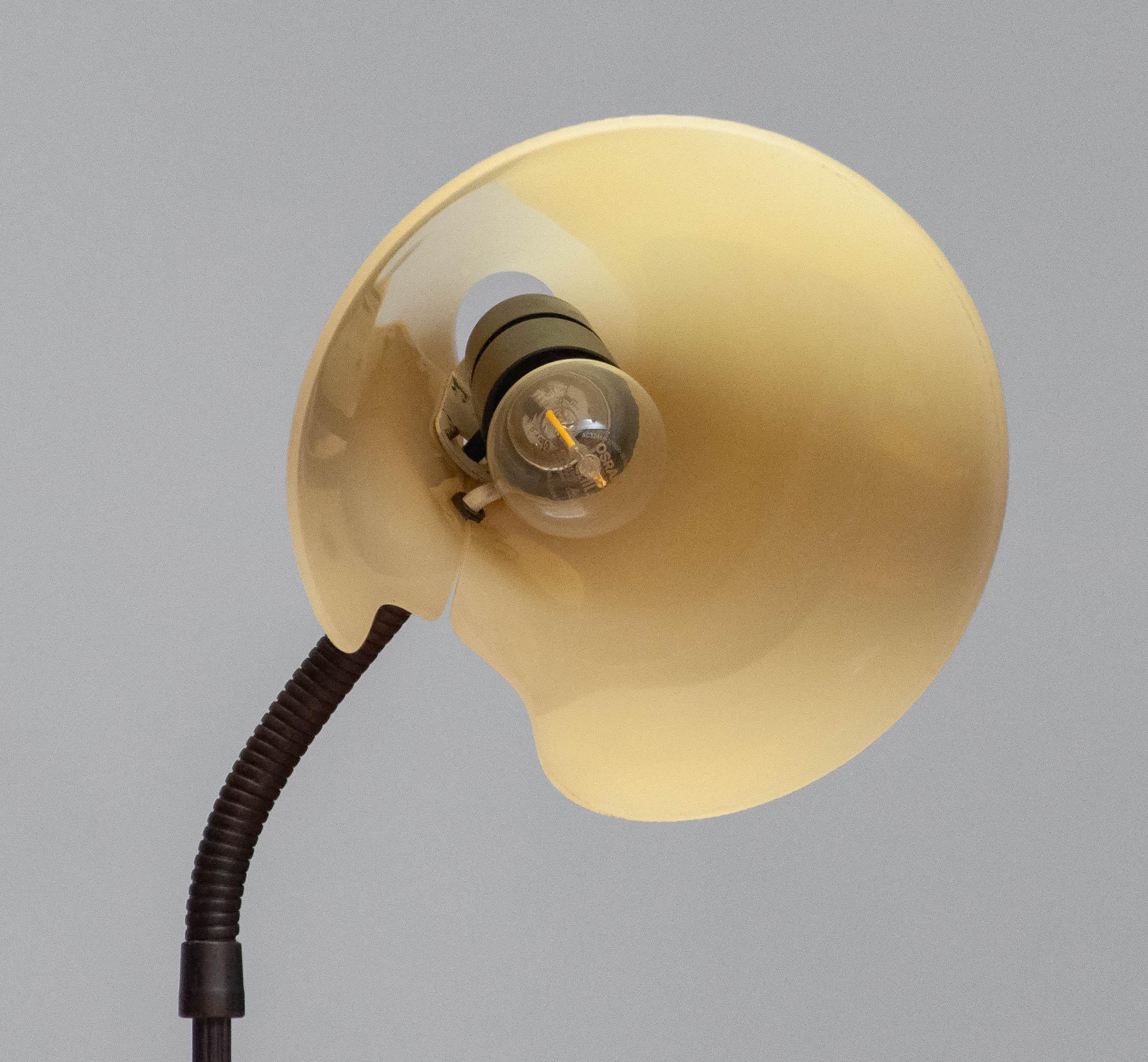 1940 Slim Brass / Acrylic And Black Lacquered Danish Floor Lamp By Nordisk Solar en vente 2