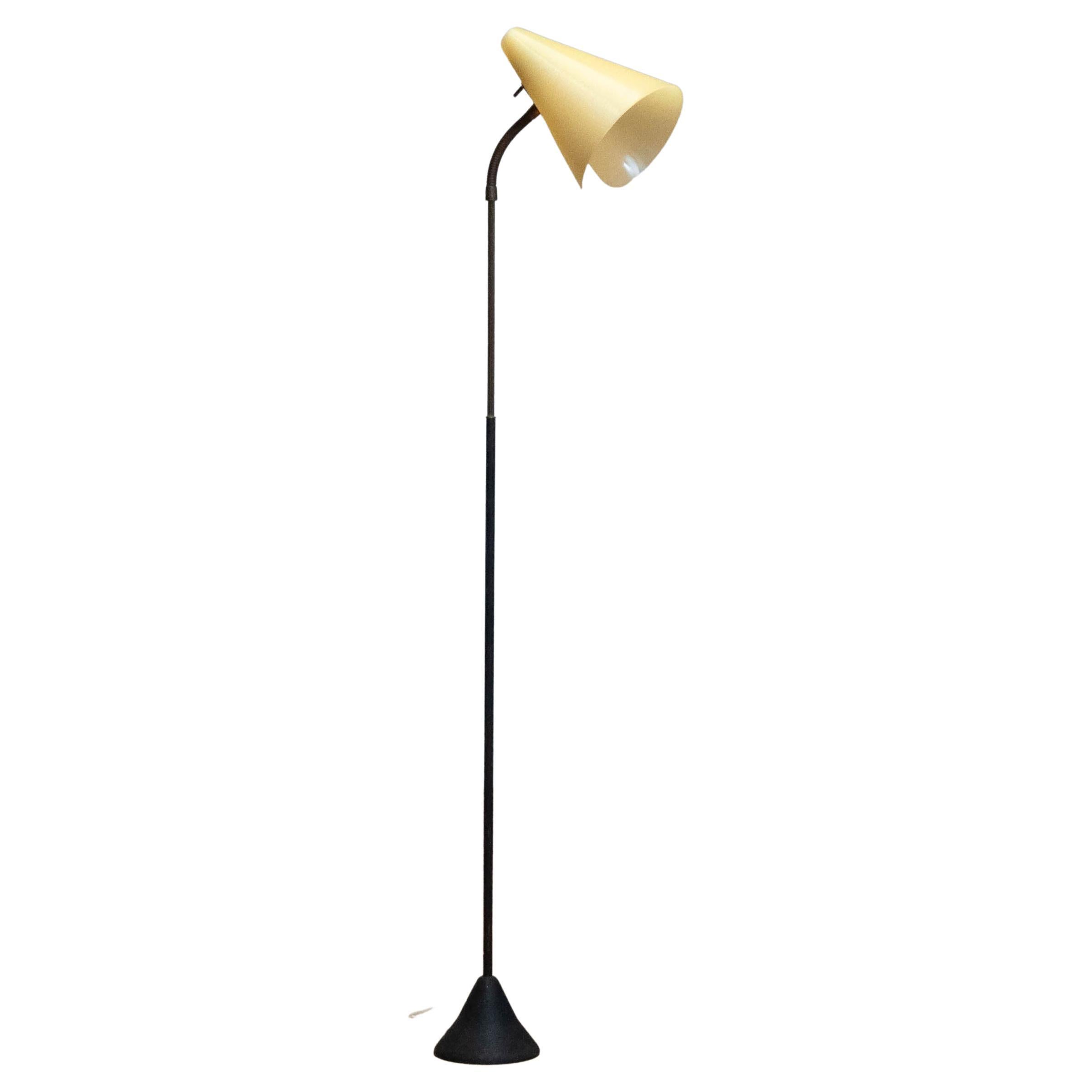 1940 Slim Brass / Acrylic And Black Lacquered Danish Floor Lamp By Nordisk Solar en vente