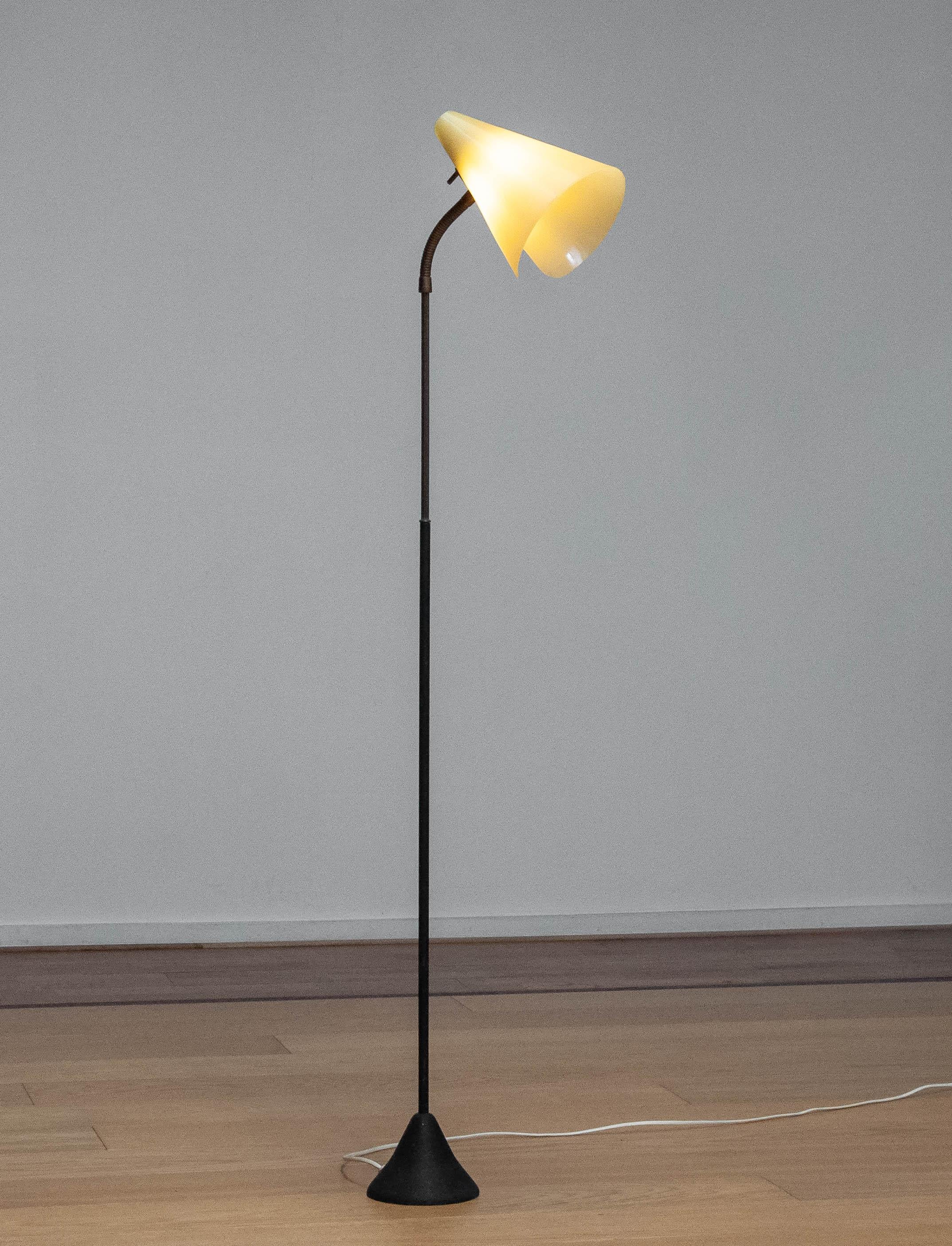 1940 SlimFloor Lamp By Nordisk Solar, Danemark Bon état - En vente à Silvolde, Gelderland
