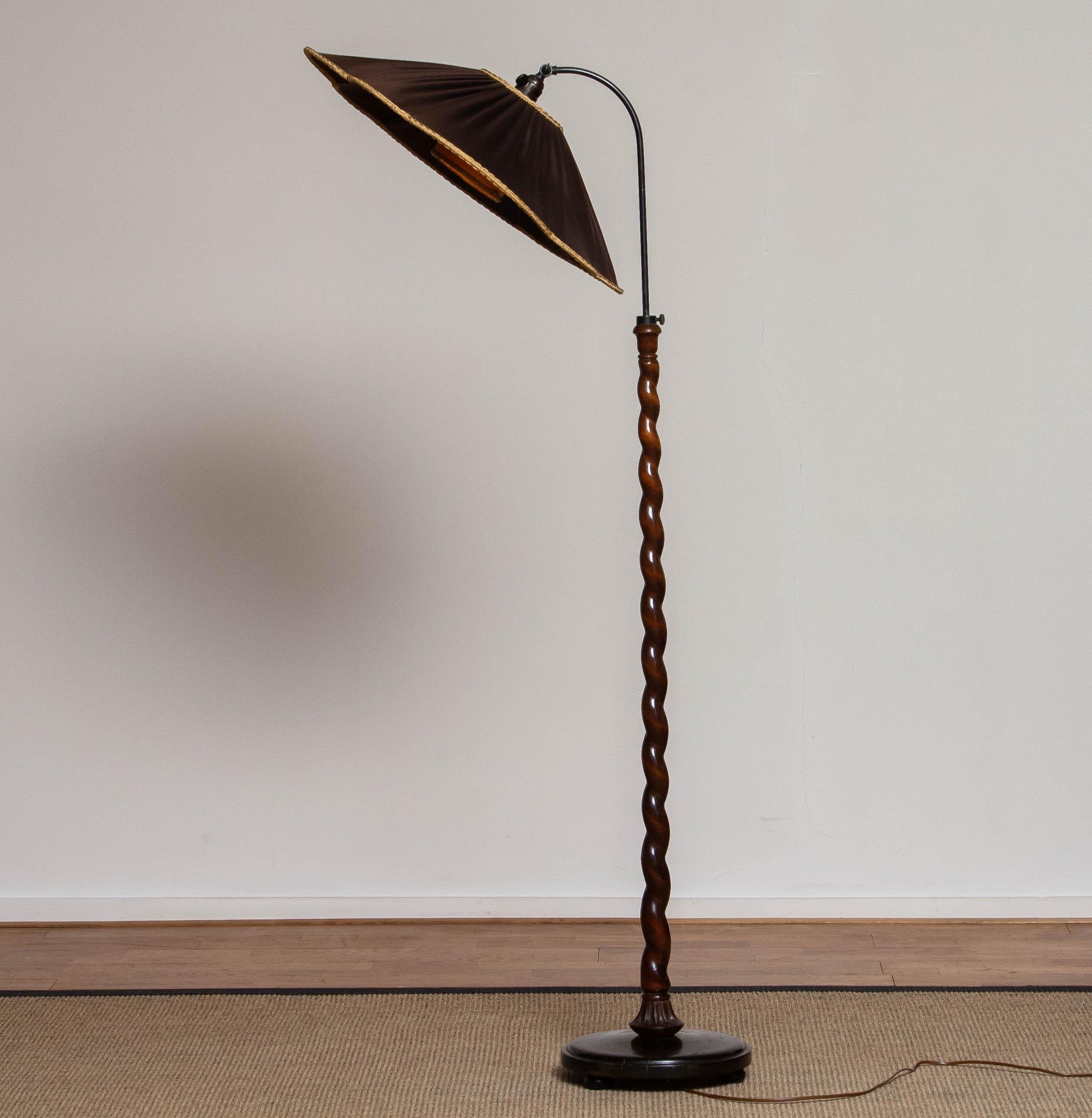1940 Spiral Wood Organic Art Nouveau Floor Lamp with Brown Satin XL Shade In Good Condition In Silvolde, Gelderland