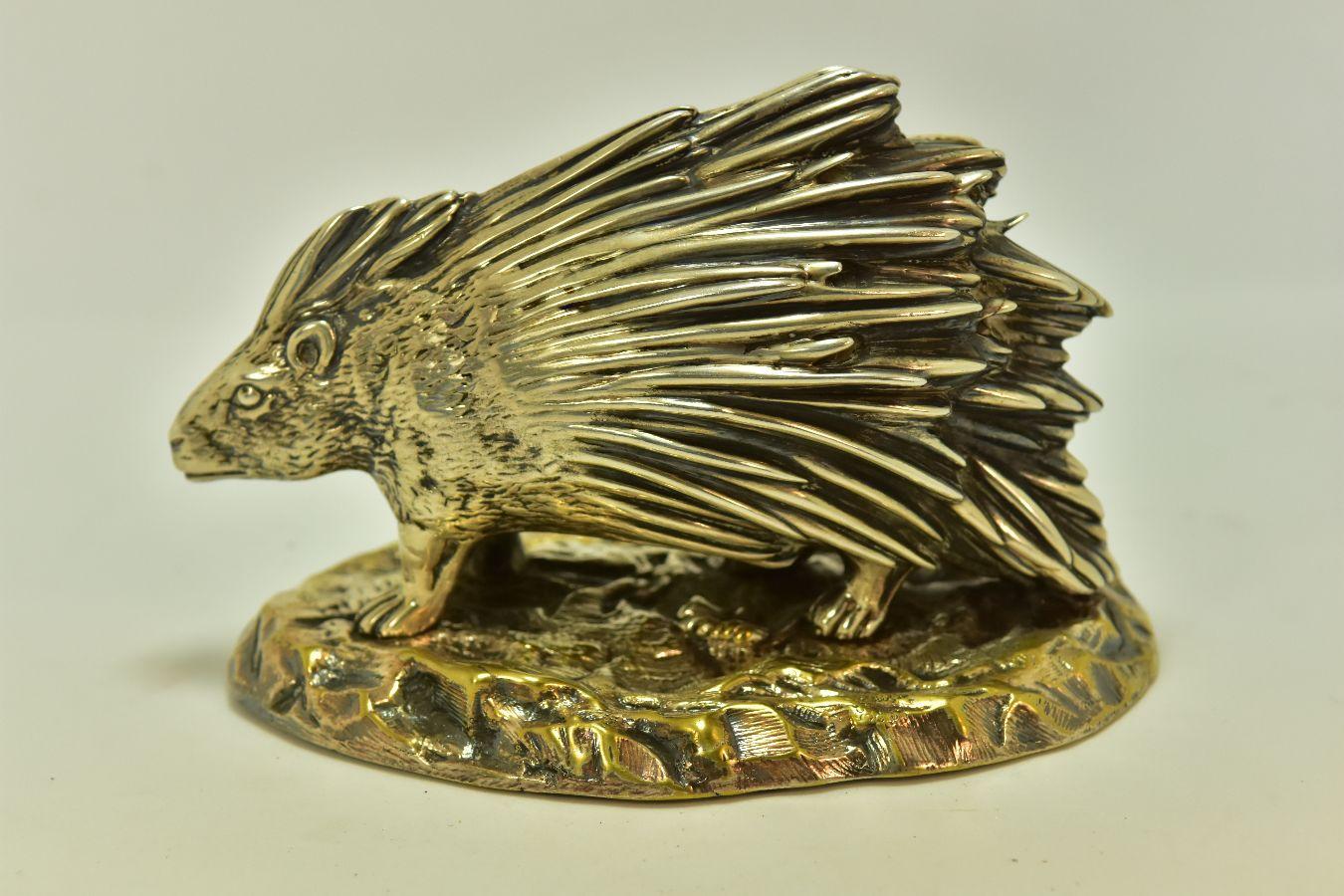 1940 Sterling Silver Pique Holder Depicting a Sheffield Porcupine In Good Condition For Sale In Marseille, FR