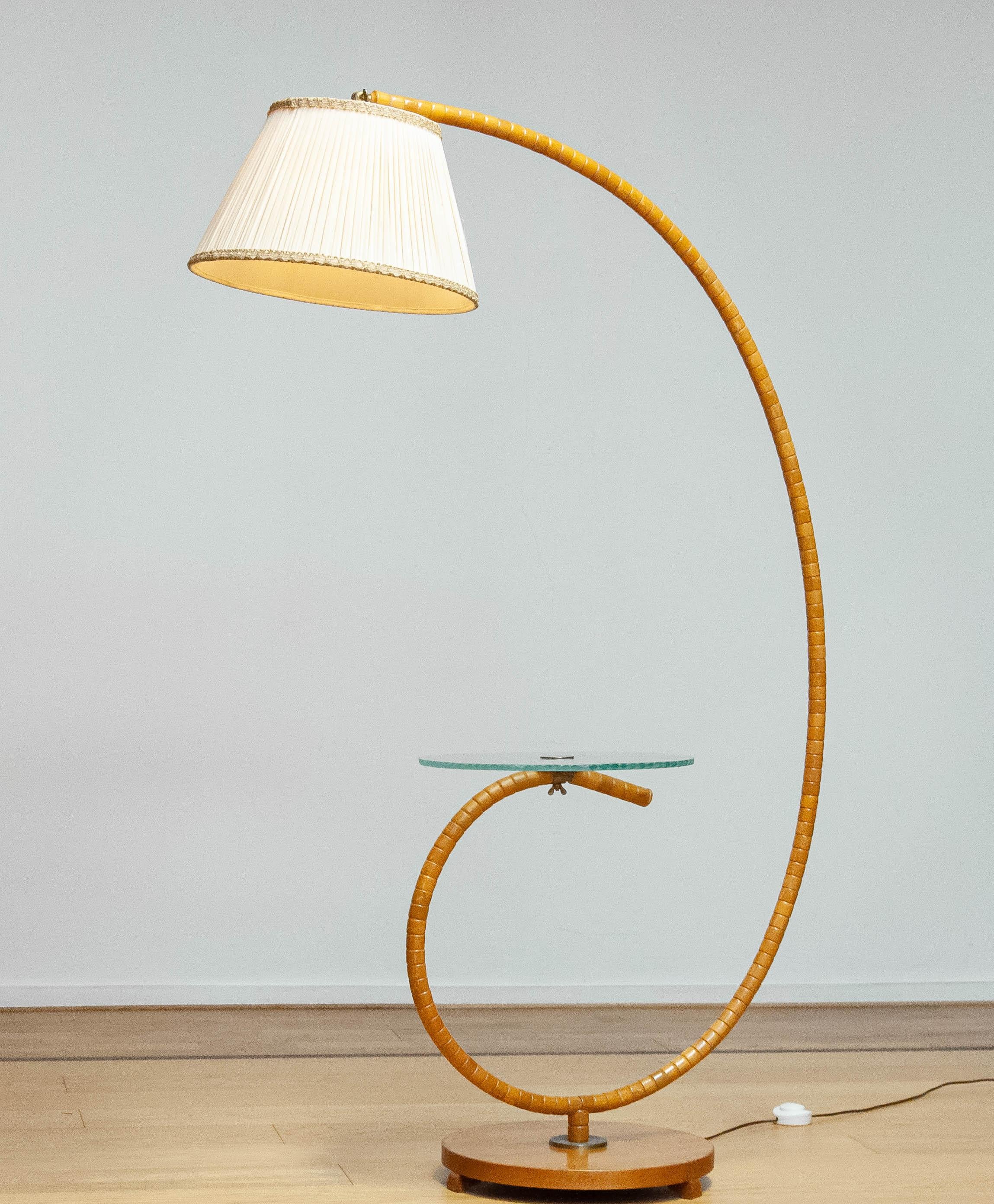 1940 Swedish Art Nouveau Floor Lamp In Elm By IWO Mariestad  And Magazine rack For Sale 6
