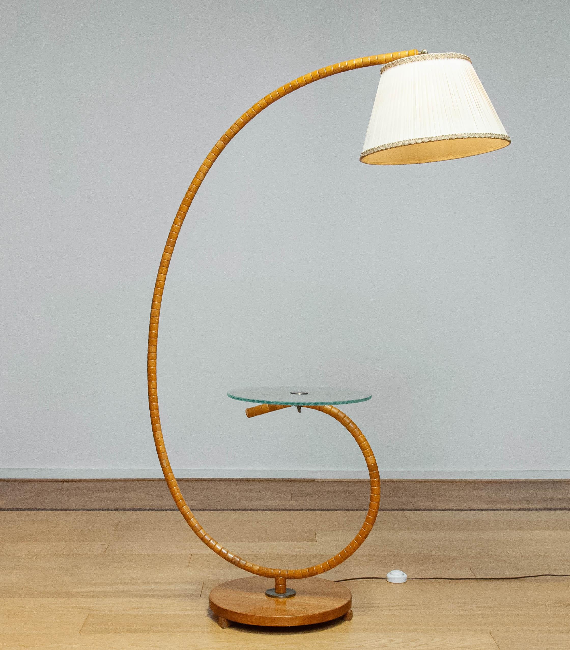 1940 Swedish Art Nouveau Floor Lamp In Elm By IWO Mariestad  And Magazine rack For Sale 13