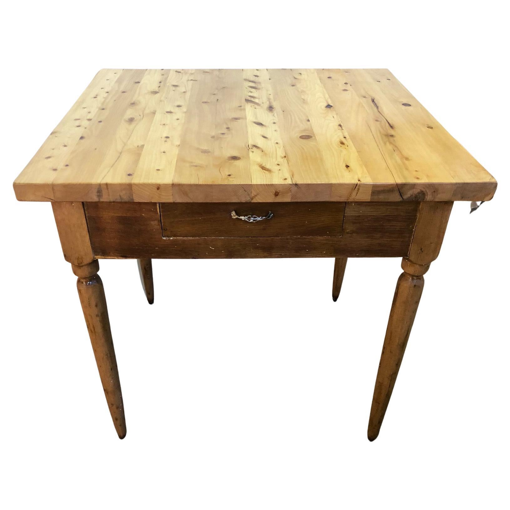 Table en châtaignier cyprès massif et fourrure naturelle italienne bicolore couleur miel en vente