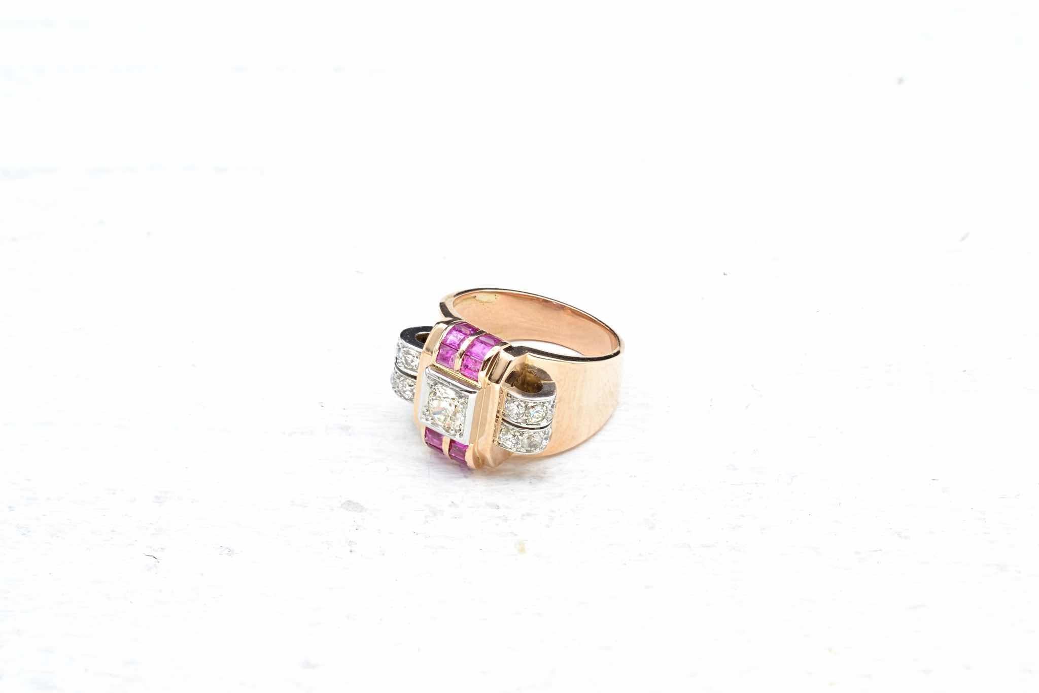 1940 tank ring in 18k gold with diamonds and rubies In Good Condition In PARIS, FR