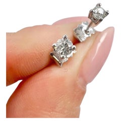 1940er Jahre 0,20 Karat Diamanten im Brillantschliff in neuen 18 Karat W Ohrsteckern gefasst