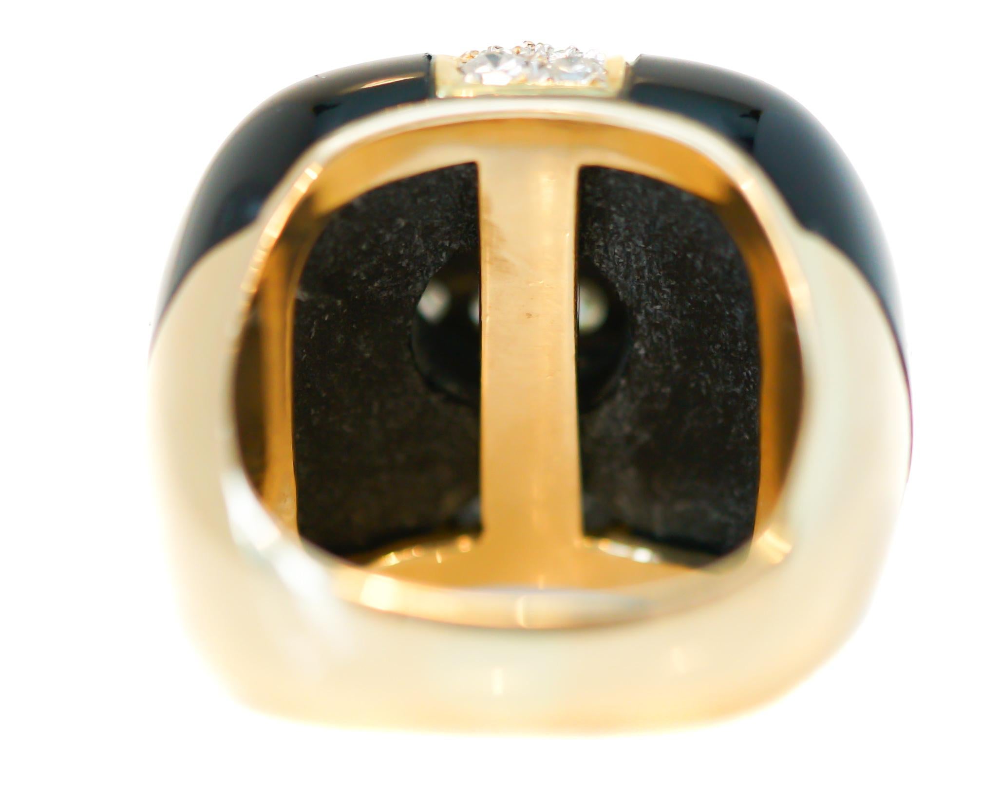 Retro 1.0 Carat Total Diamond and Onyx 18 Karat Gold Cocktail Ring For Sale