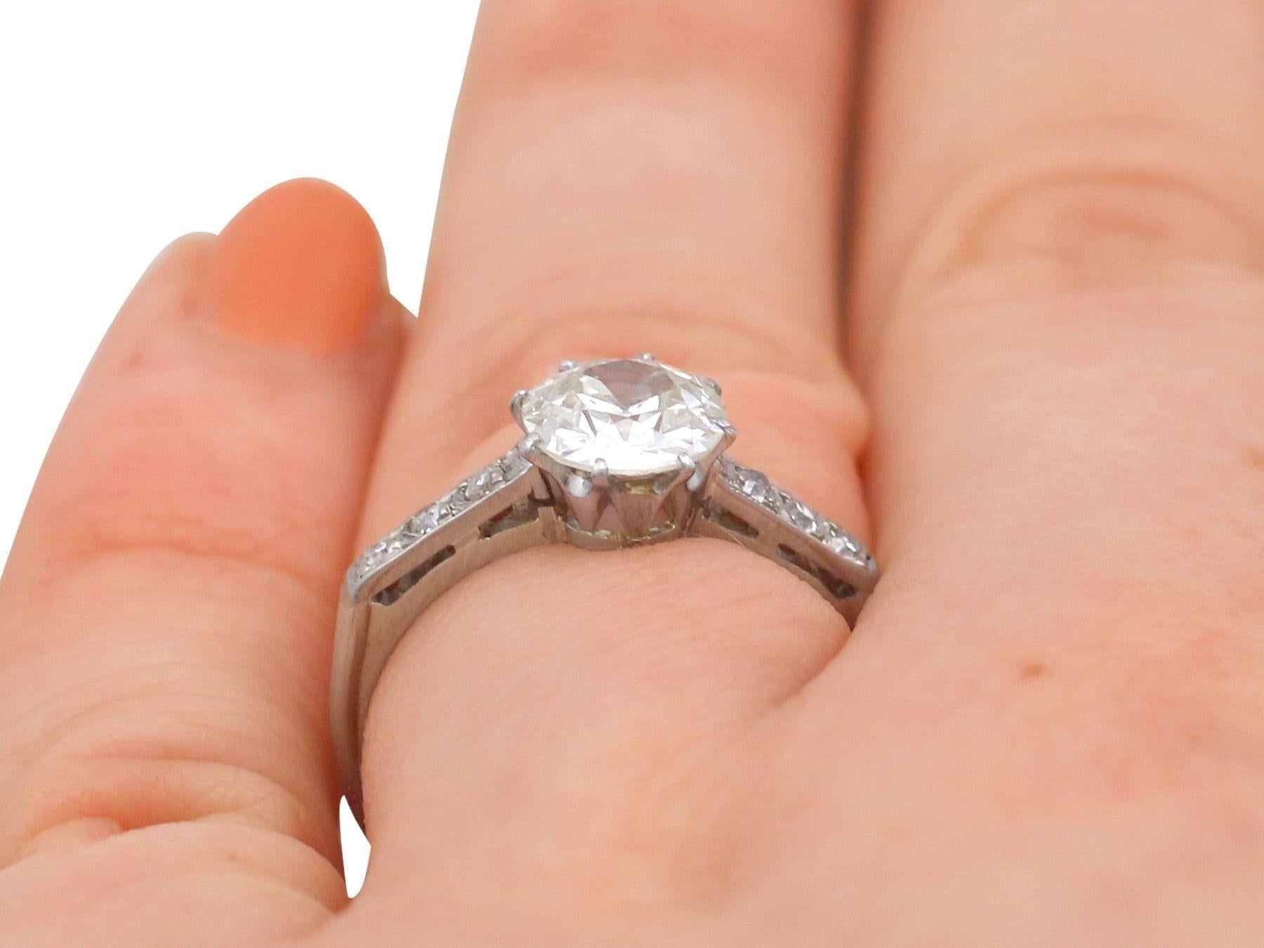 Women's 1940s 1.01 Carat Diamond Platinum Solitaire Ring For Sale