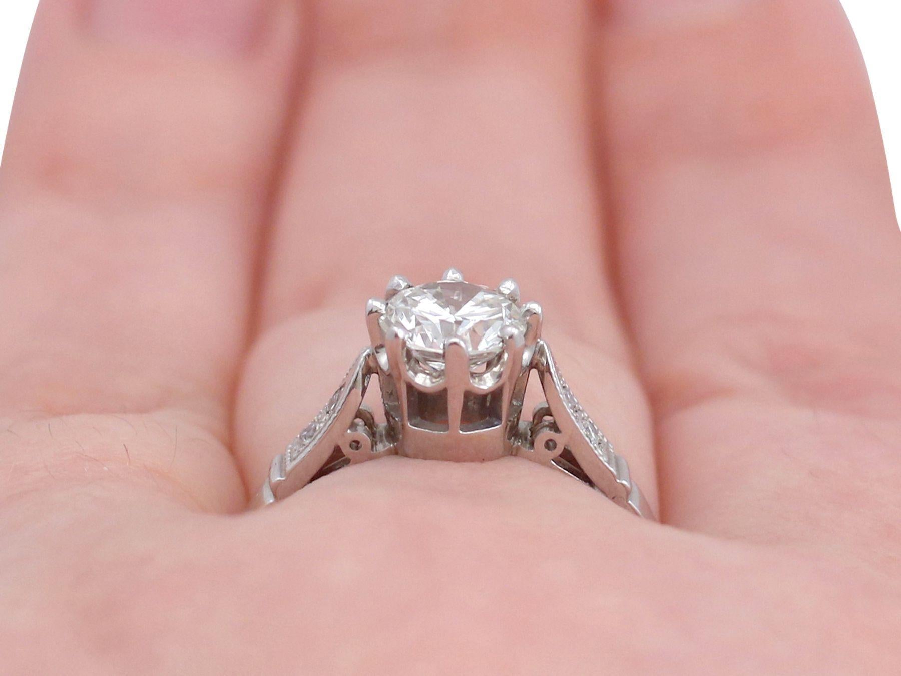 Anillo de compromiso solitario de platino y diamantes de 1,04 quilates de los años 40 en venta 6