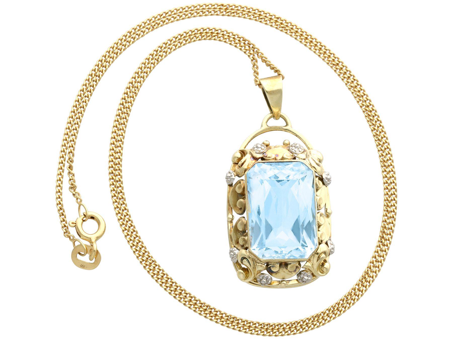  A fine and impressive vintage 10.46 carat aquamarine and 14 karat yellow gold pendant; part of our diverse vintage jewelry and estate jewelry collections.

This fine and impressive aquamarine pendant has been crafted in 14k yellow gold.

The