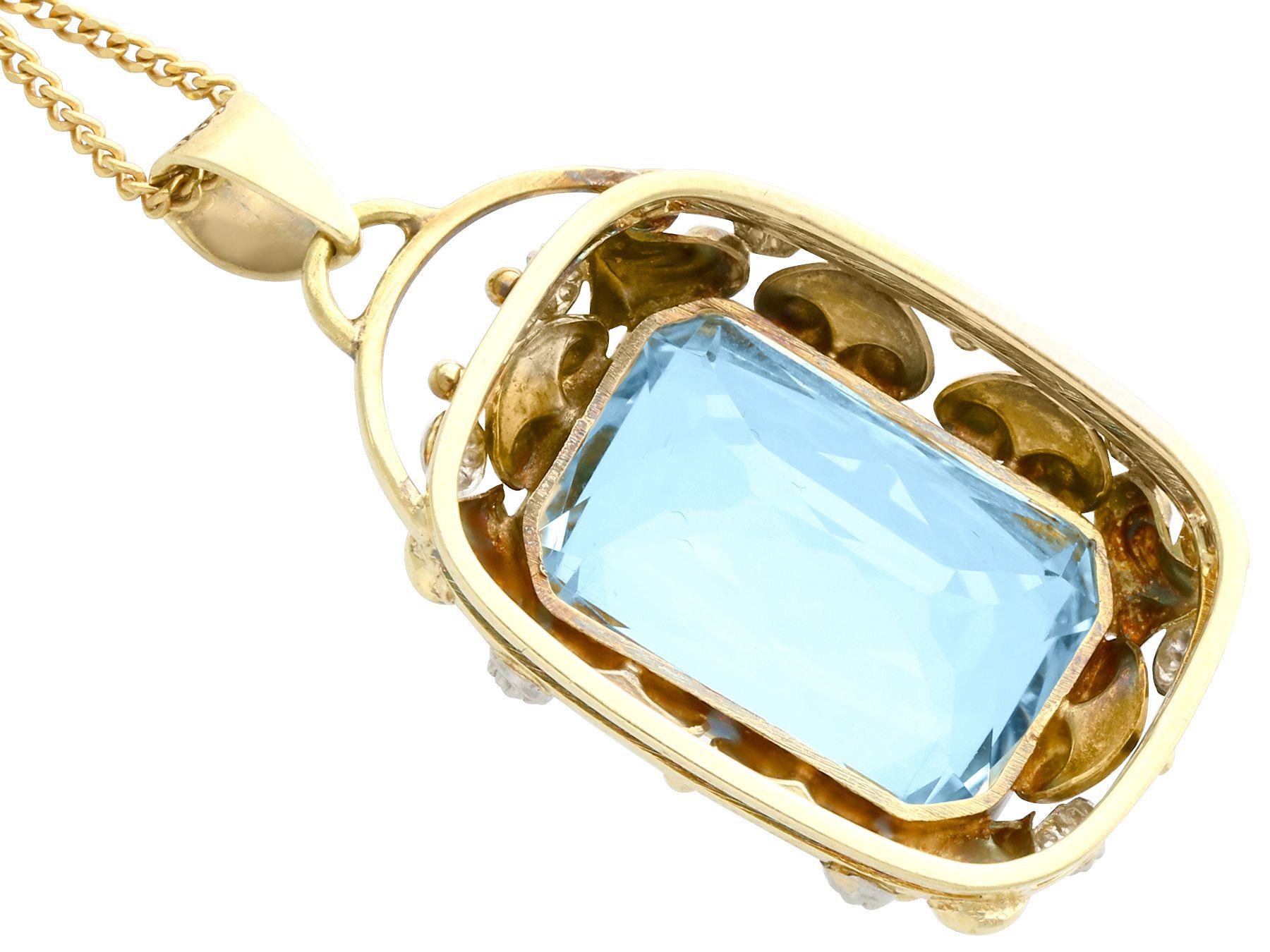 1940s 10.46 Carat Aquamarine and Yellow Gold Pendant In Excellent Condition In Jesmond, Newcastle Upon Tyne